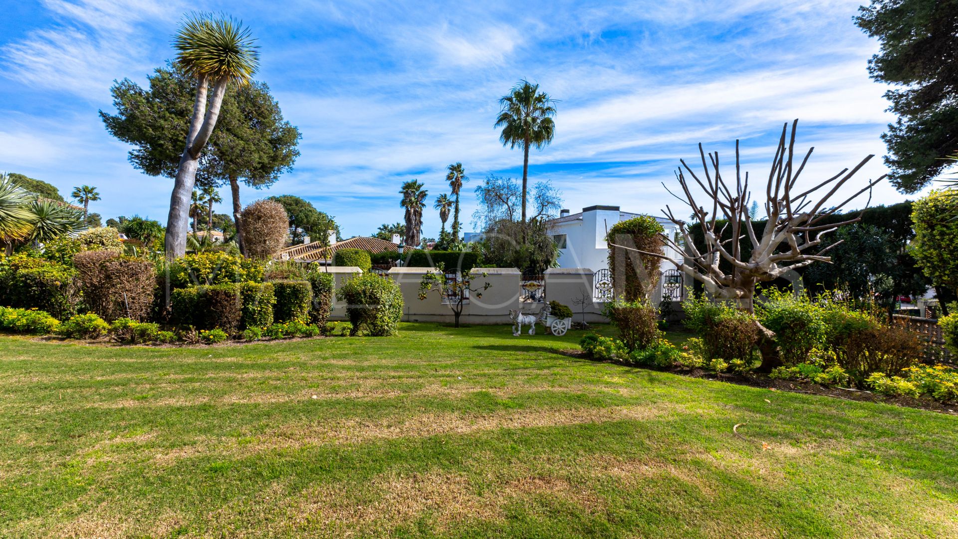 Villa for sale in Los Monteros Playa