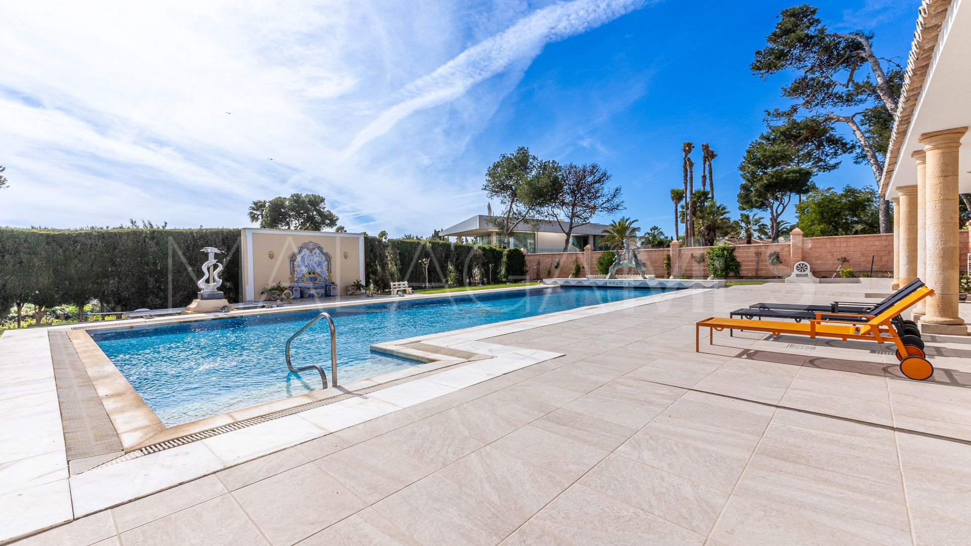 Villa for sale in Los Monteros Playa