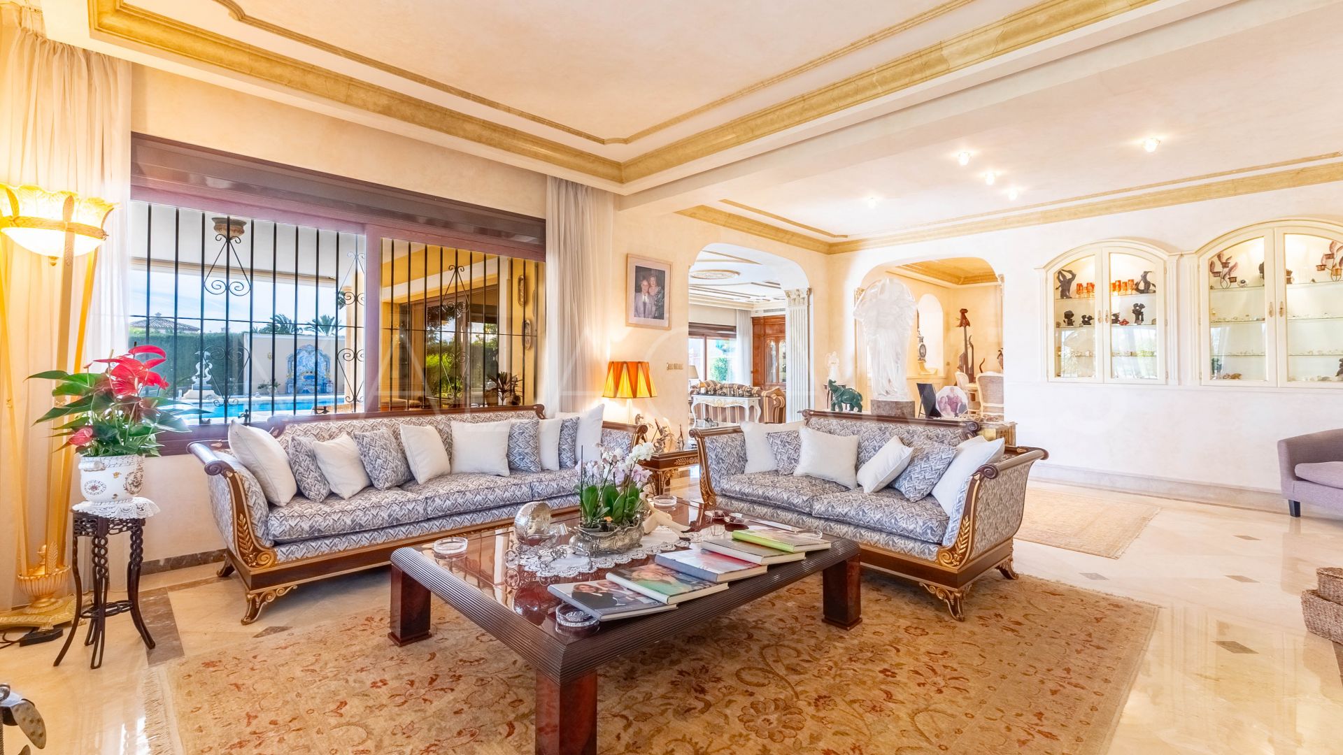 Villa for sale in Los Monteros Playa