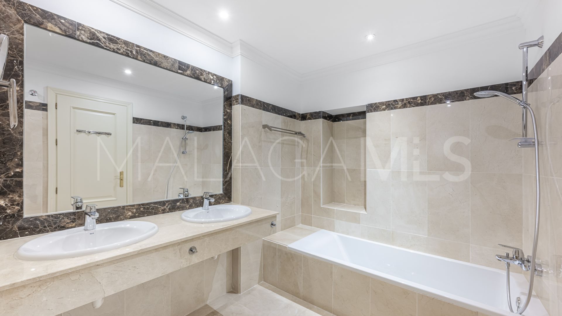 Villa for sale in El Herrojo