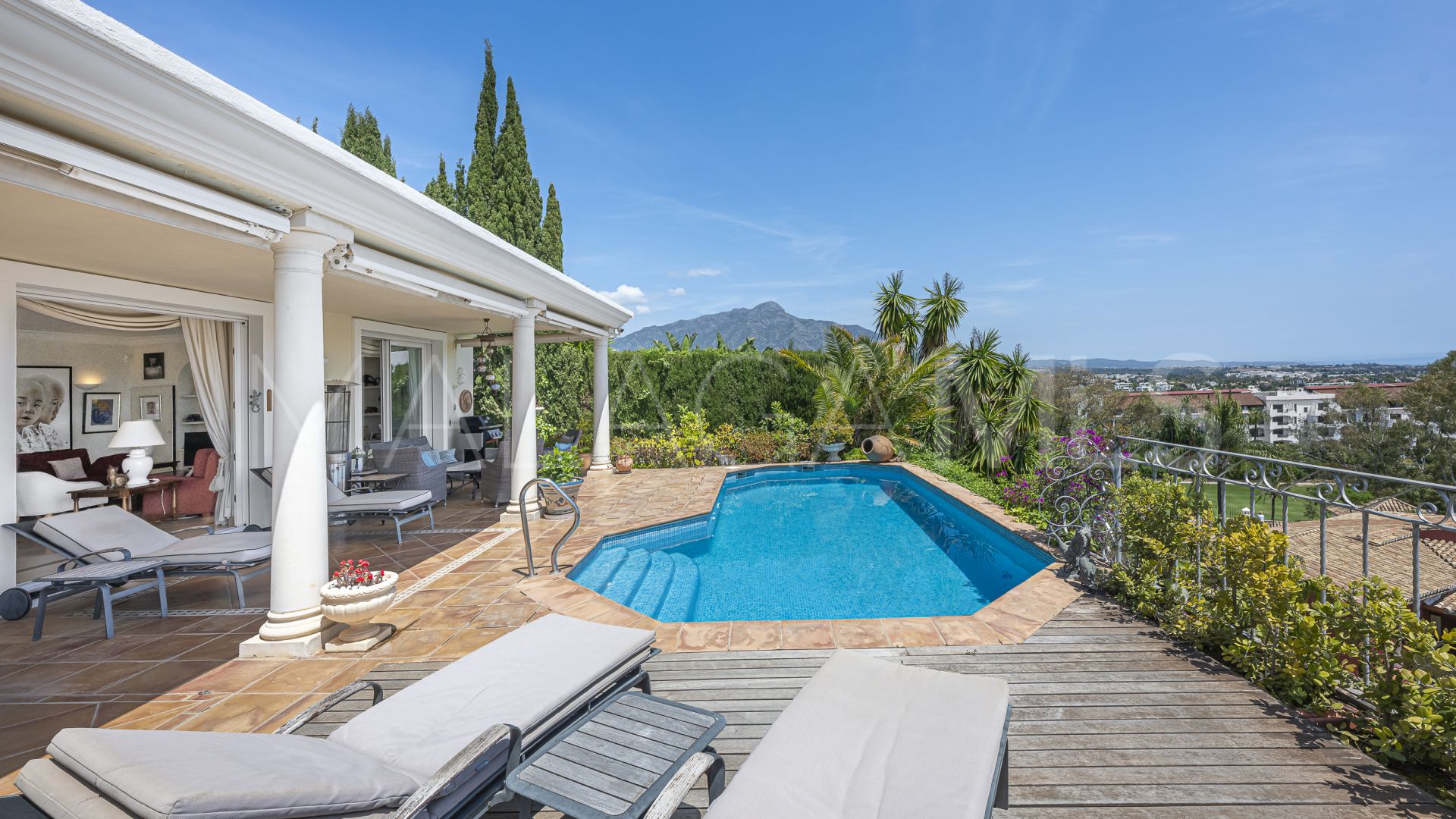 Villa for sale in El Herrojo
