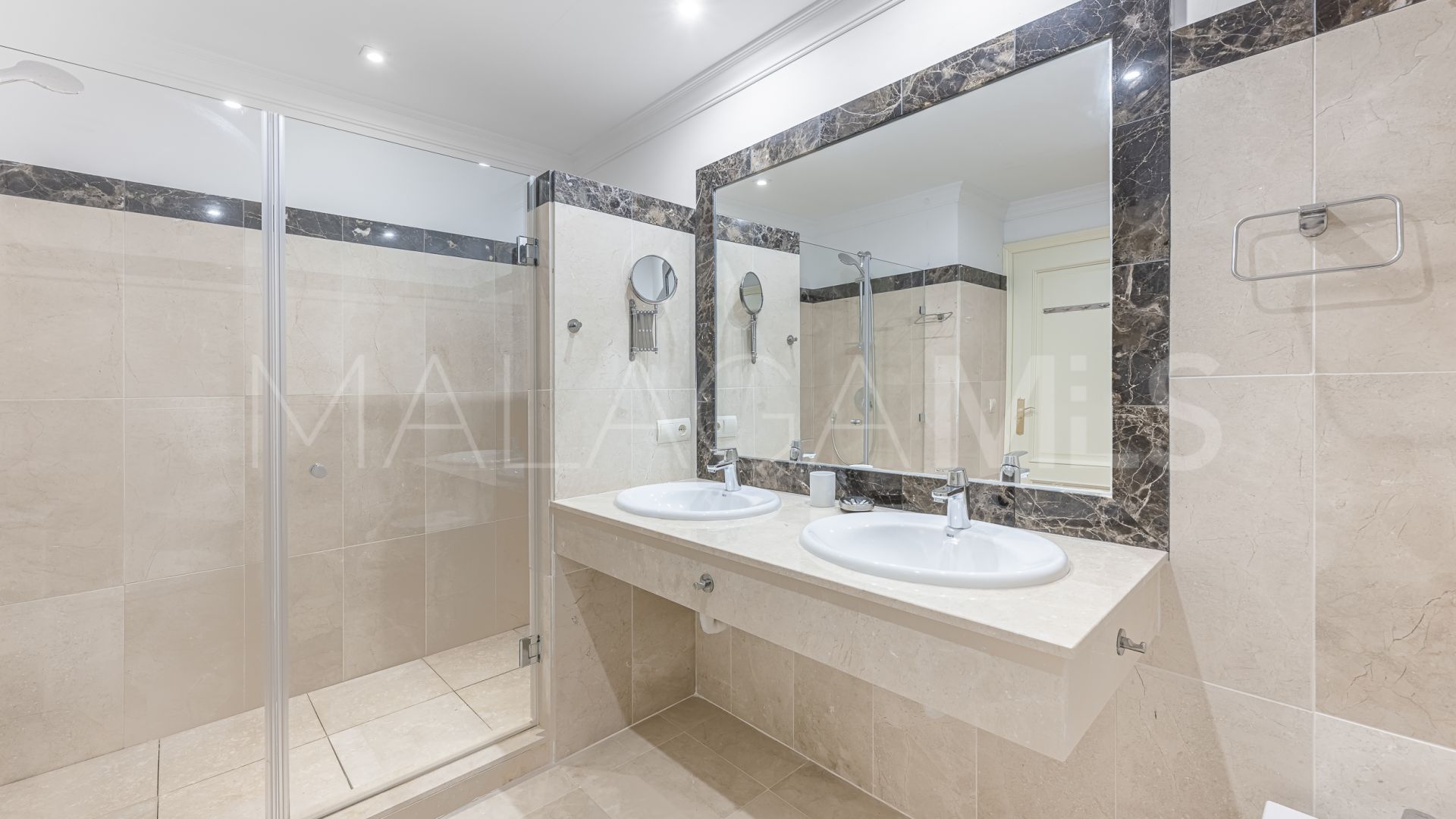 Villa for sale in El Herrojo