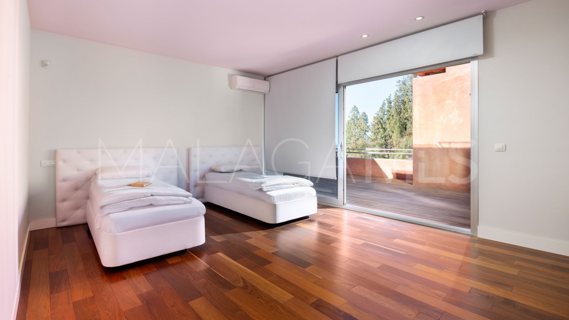 Villa for sale in El Atabal