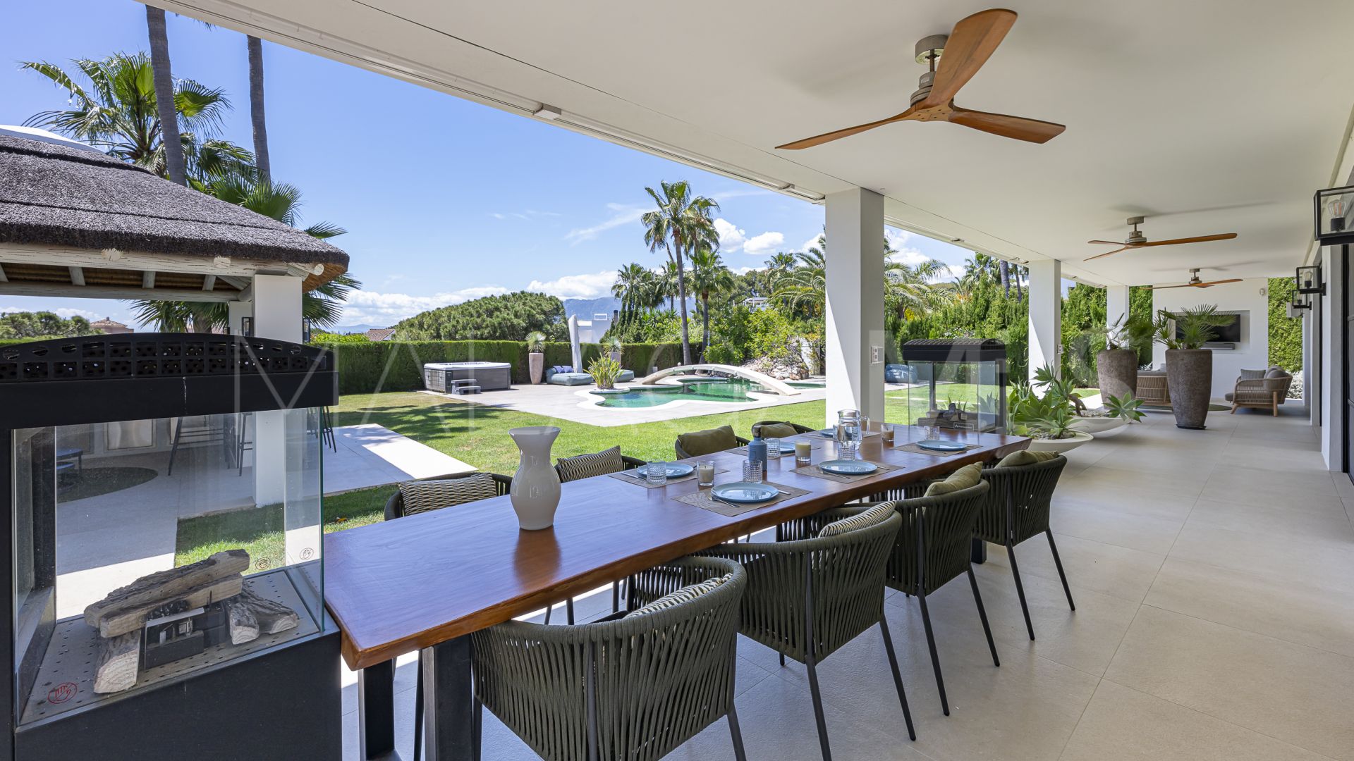 Villa for sale in Elviria