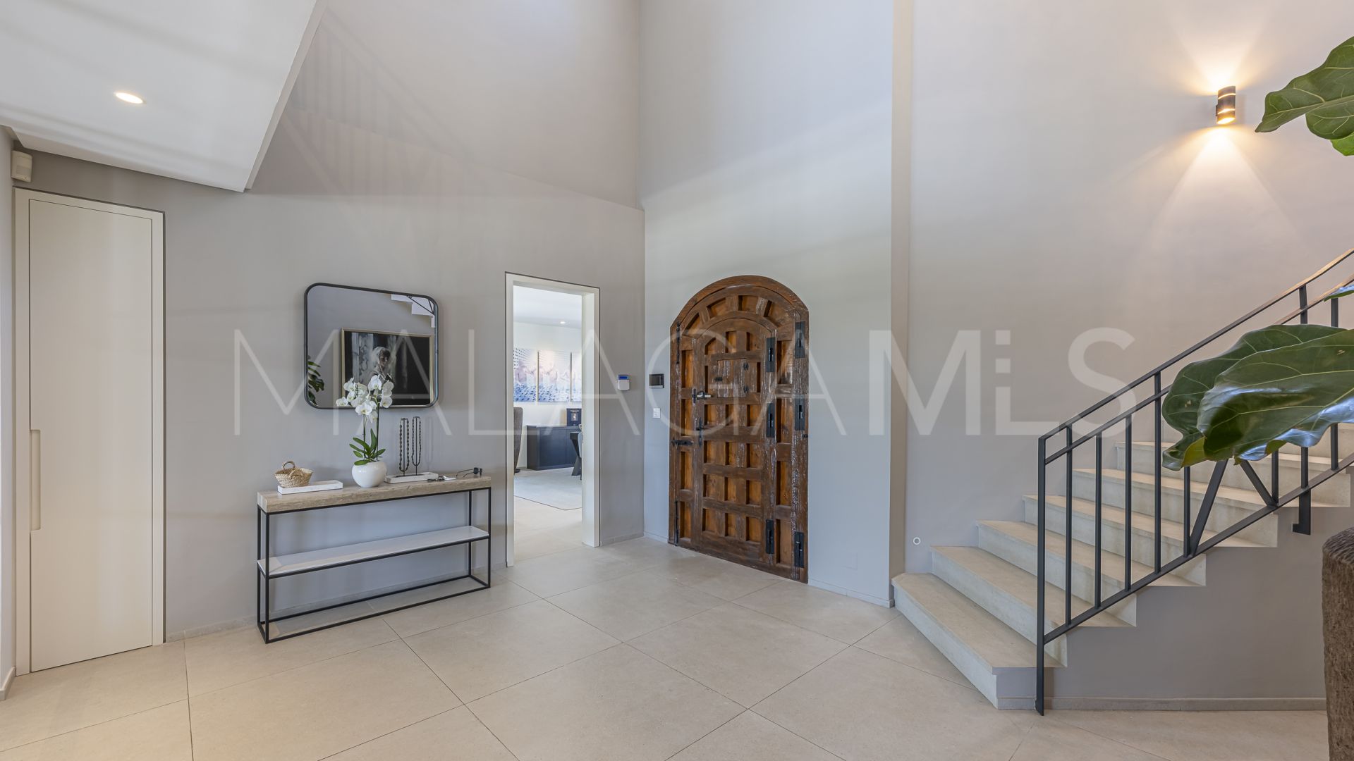 Villa for sale in Elviria
