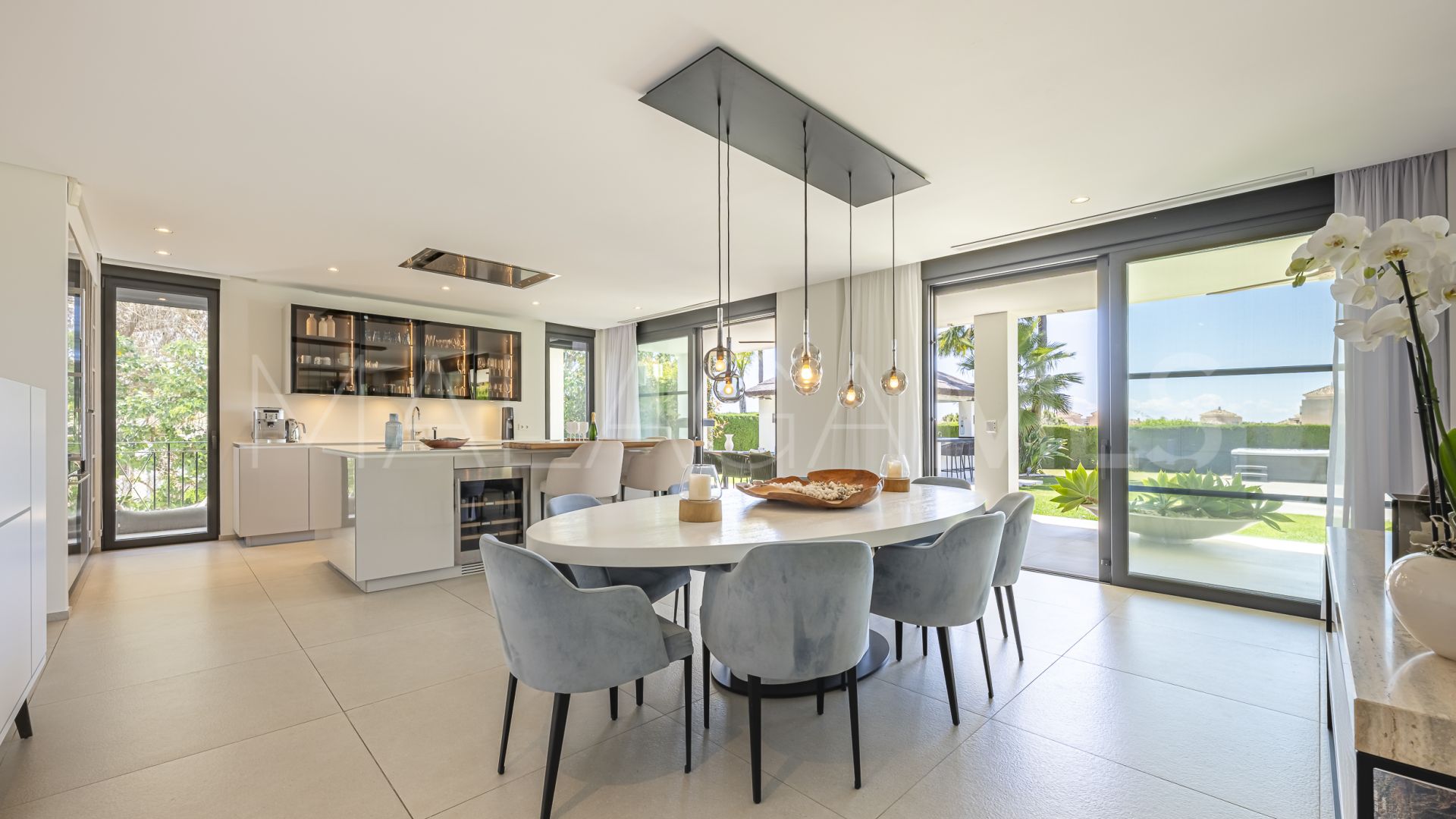 Villa for sale in Elviria