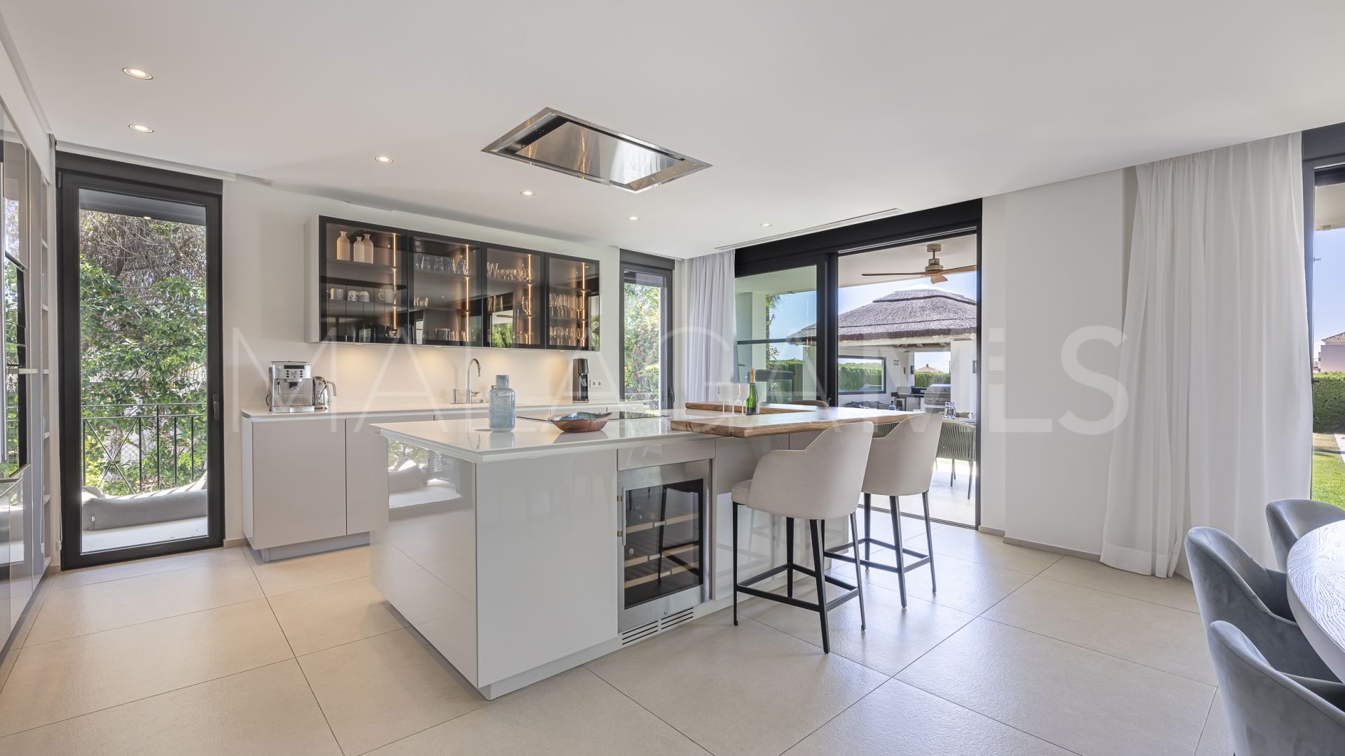 Villa for sale in Elviria