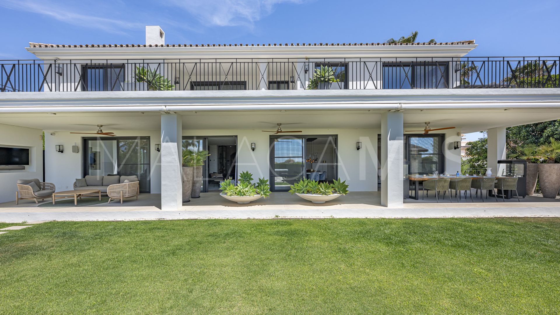 Villa for sale in Elviria