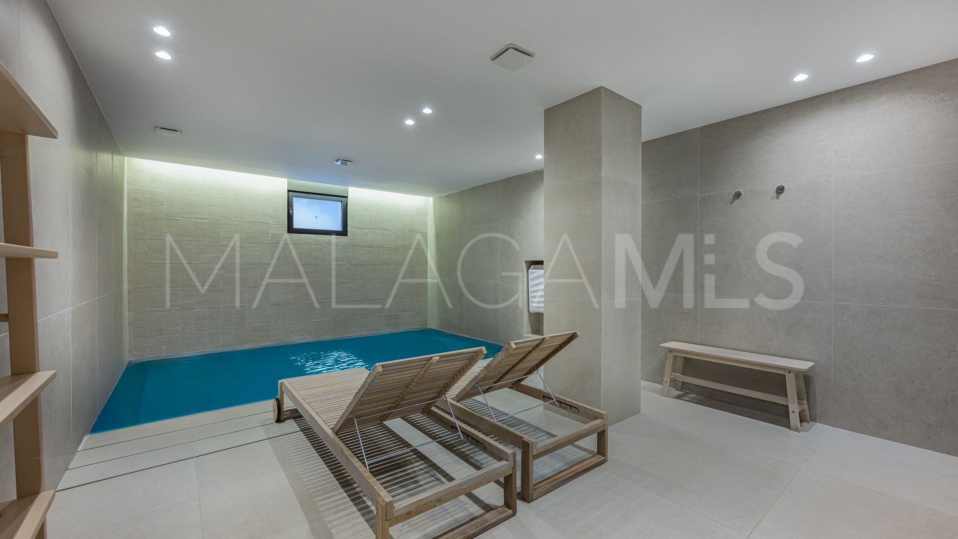 Villa for sale in Elviria