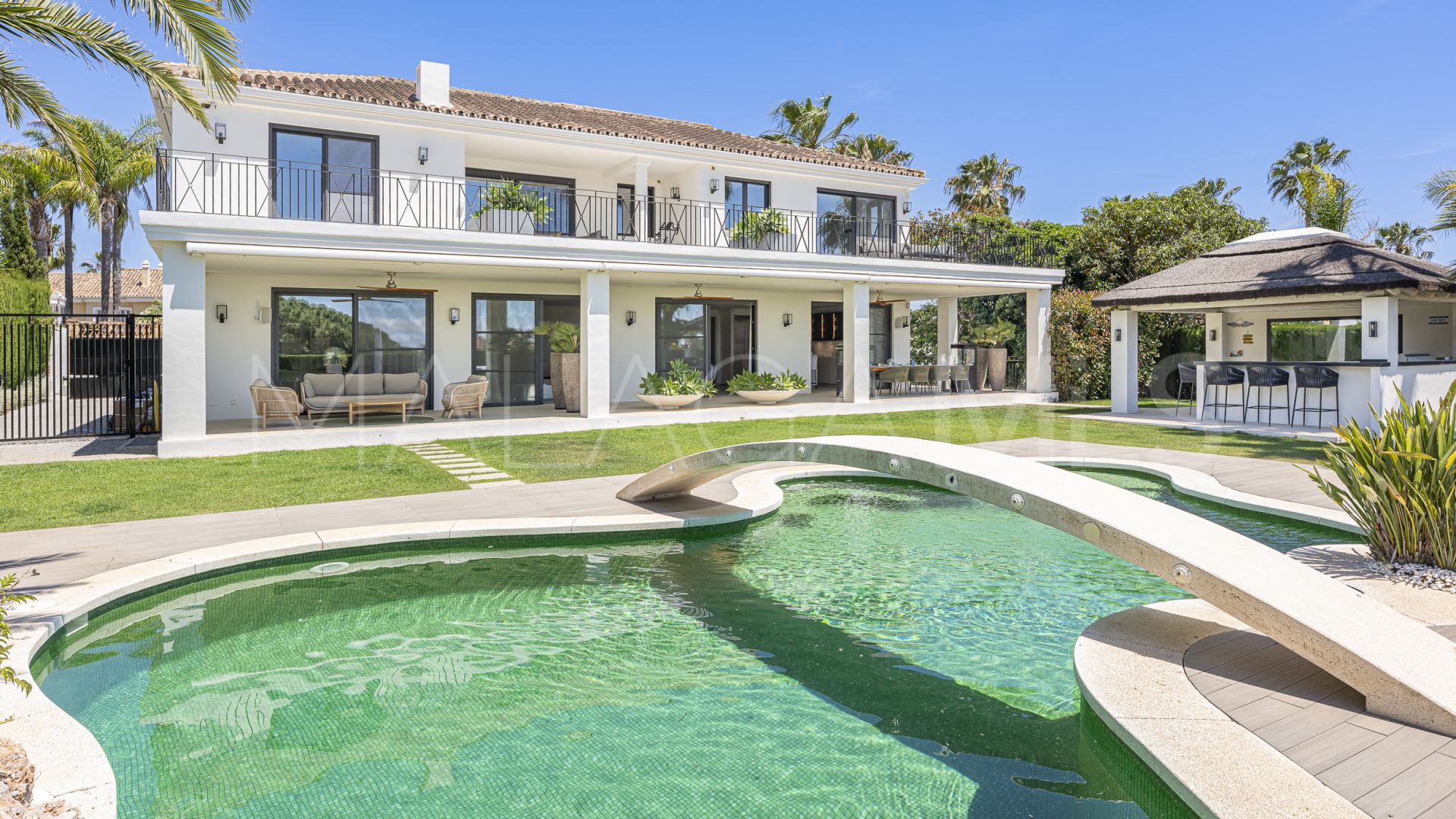 Villa for sale in Elviria