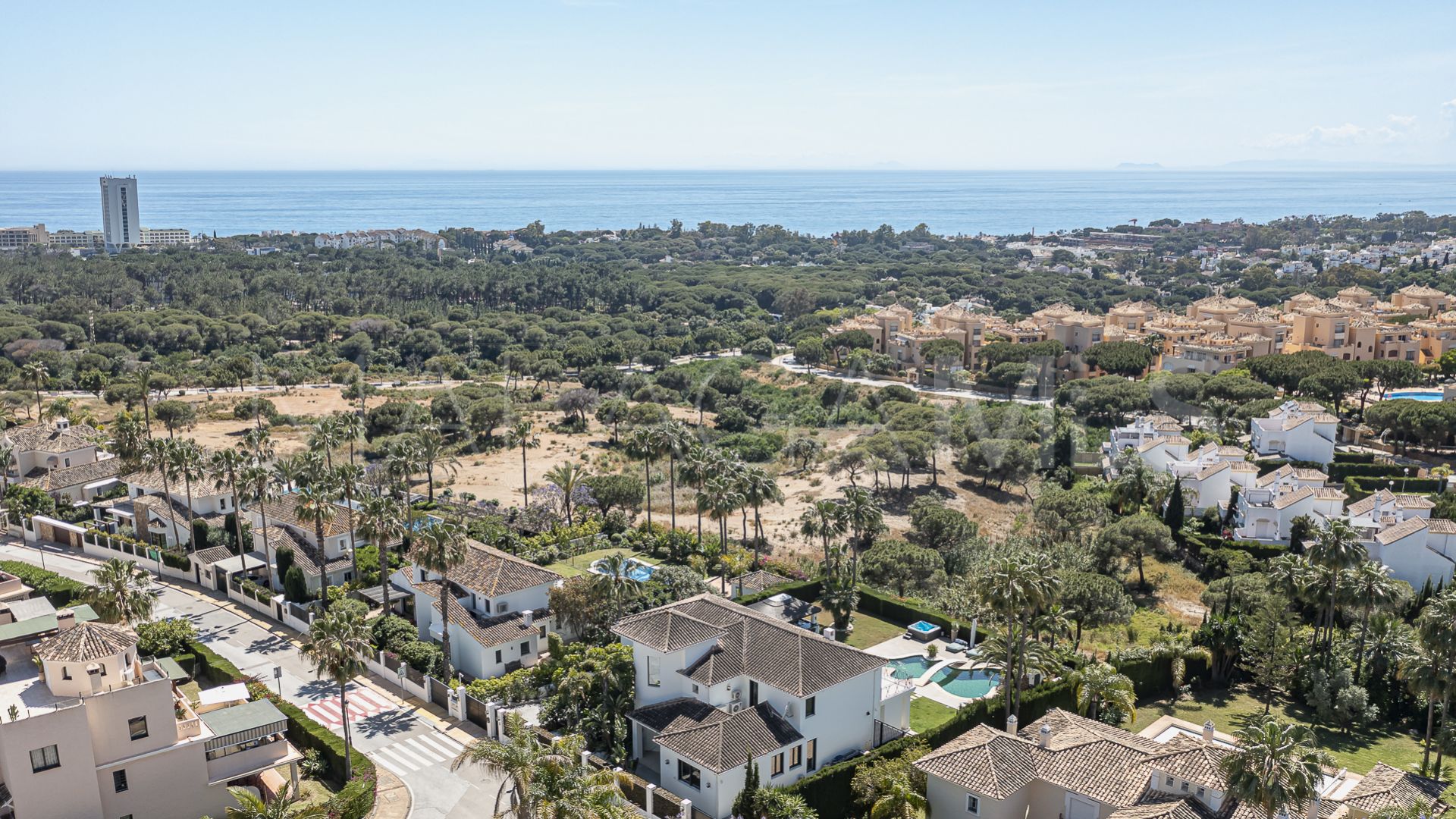 Villa for sale in Elviria