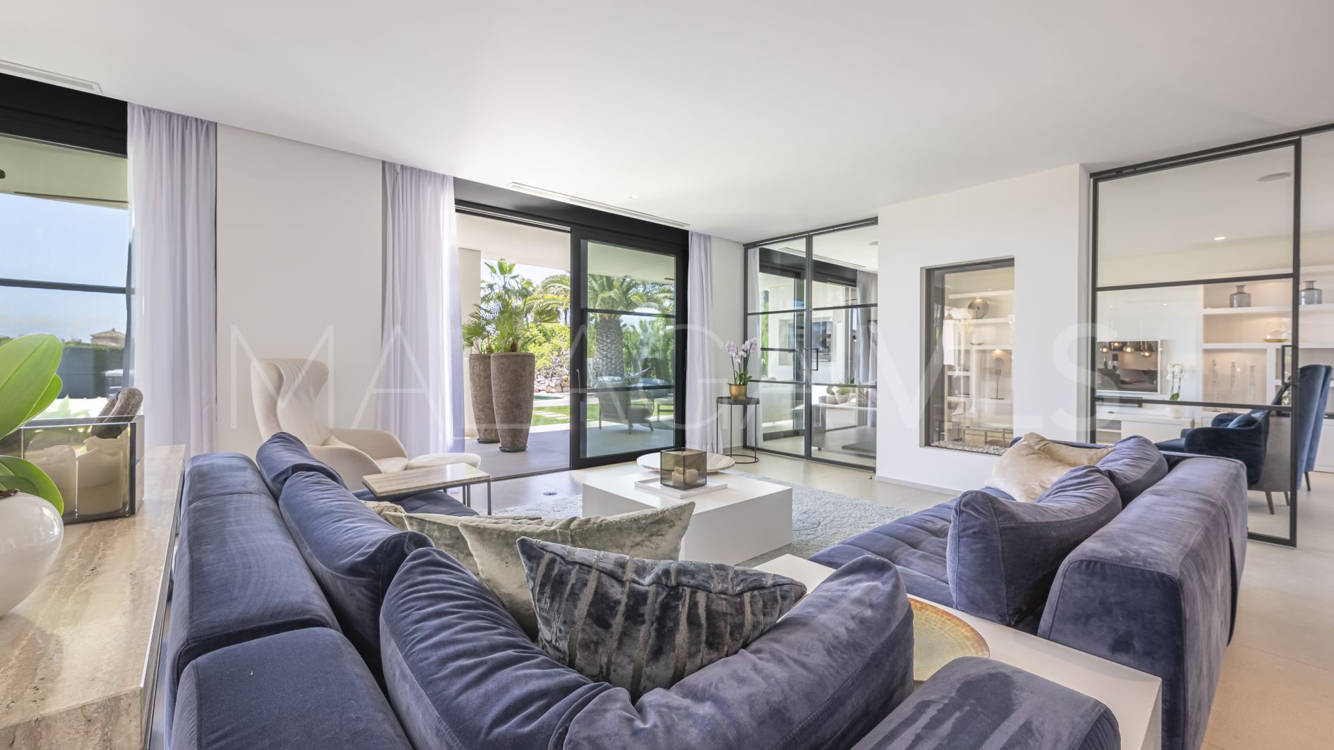 Villa for sale in Elviria