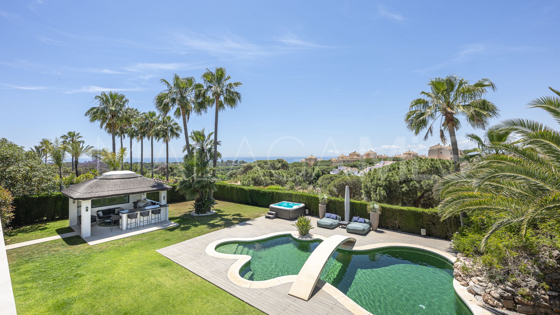 Villa for sale in Elviria