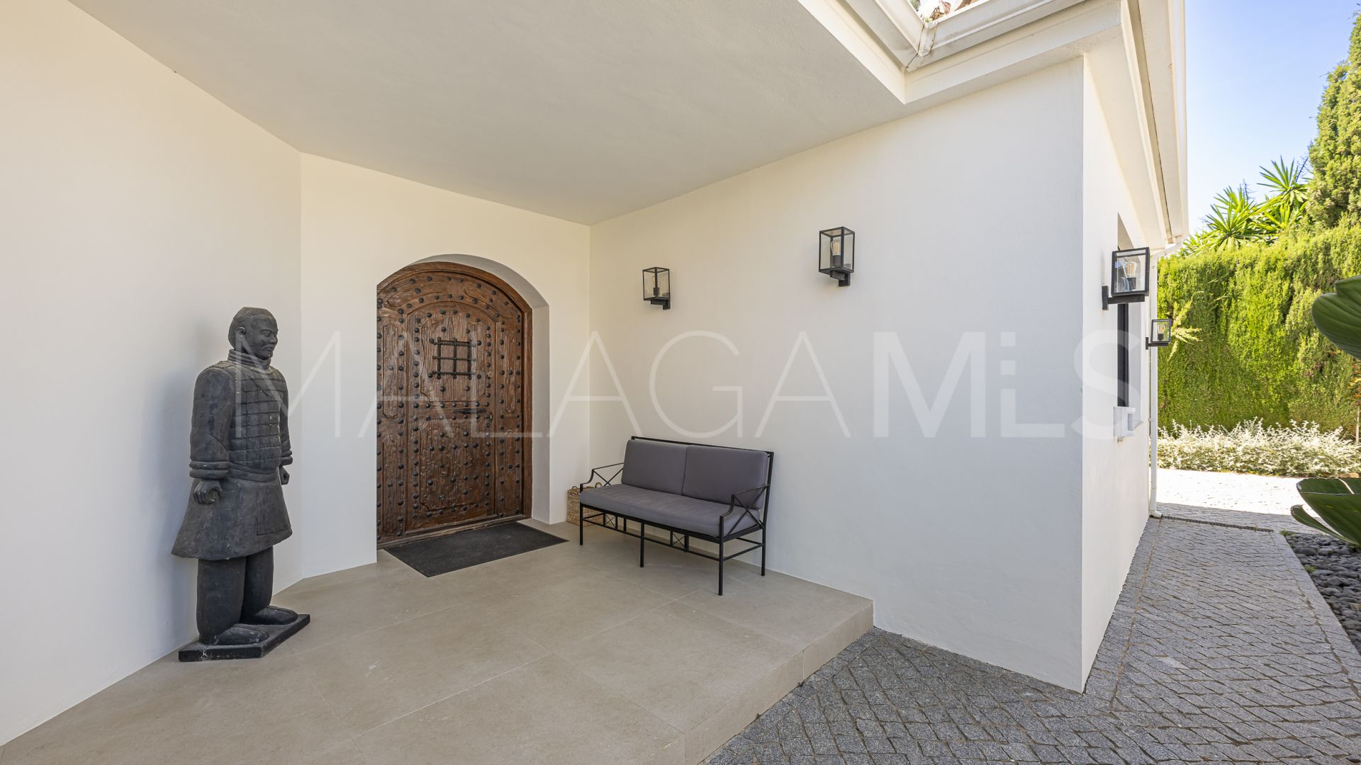 Villa for sale in Elviria