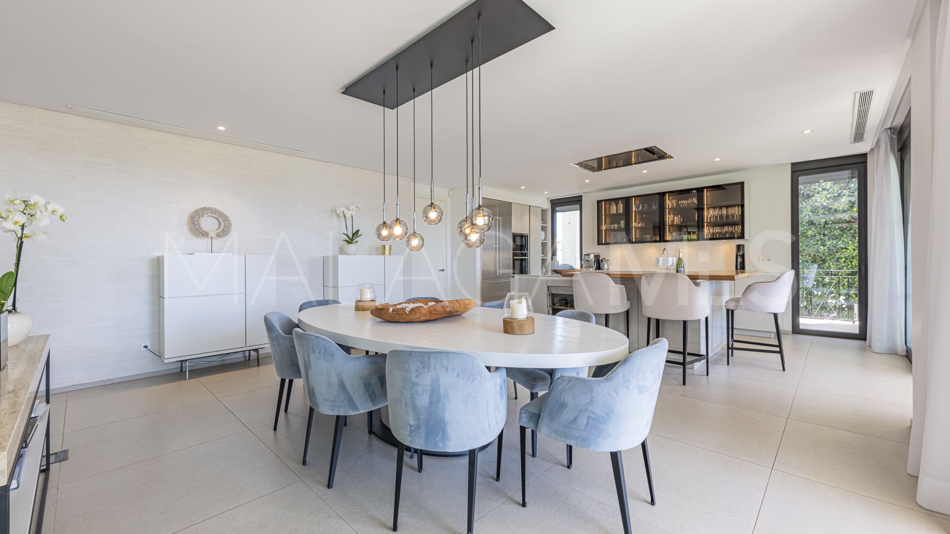 Villa for sale in Elviria
