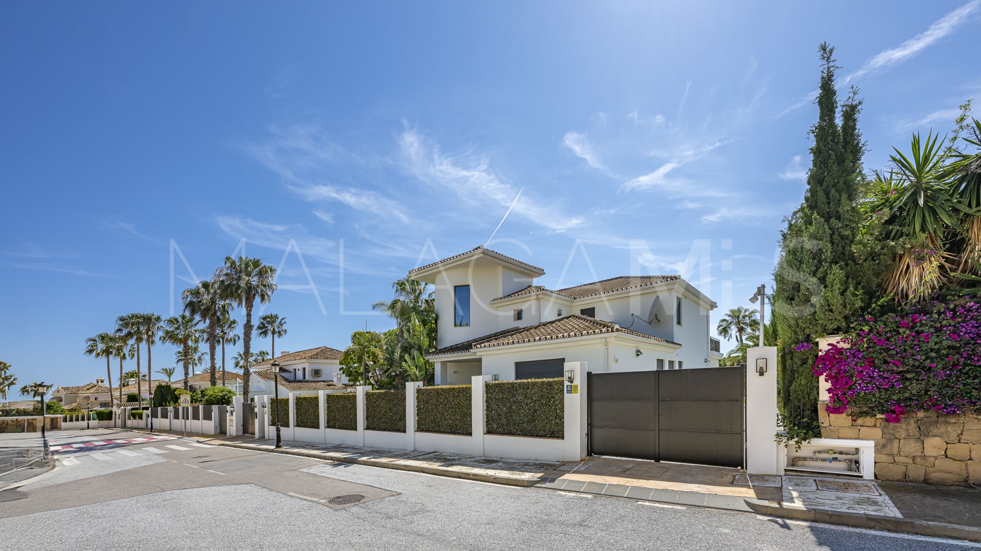 Villa for sale in Elviria