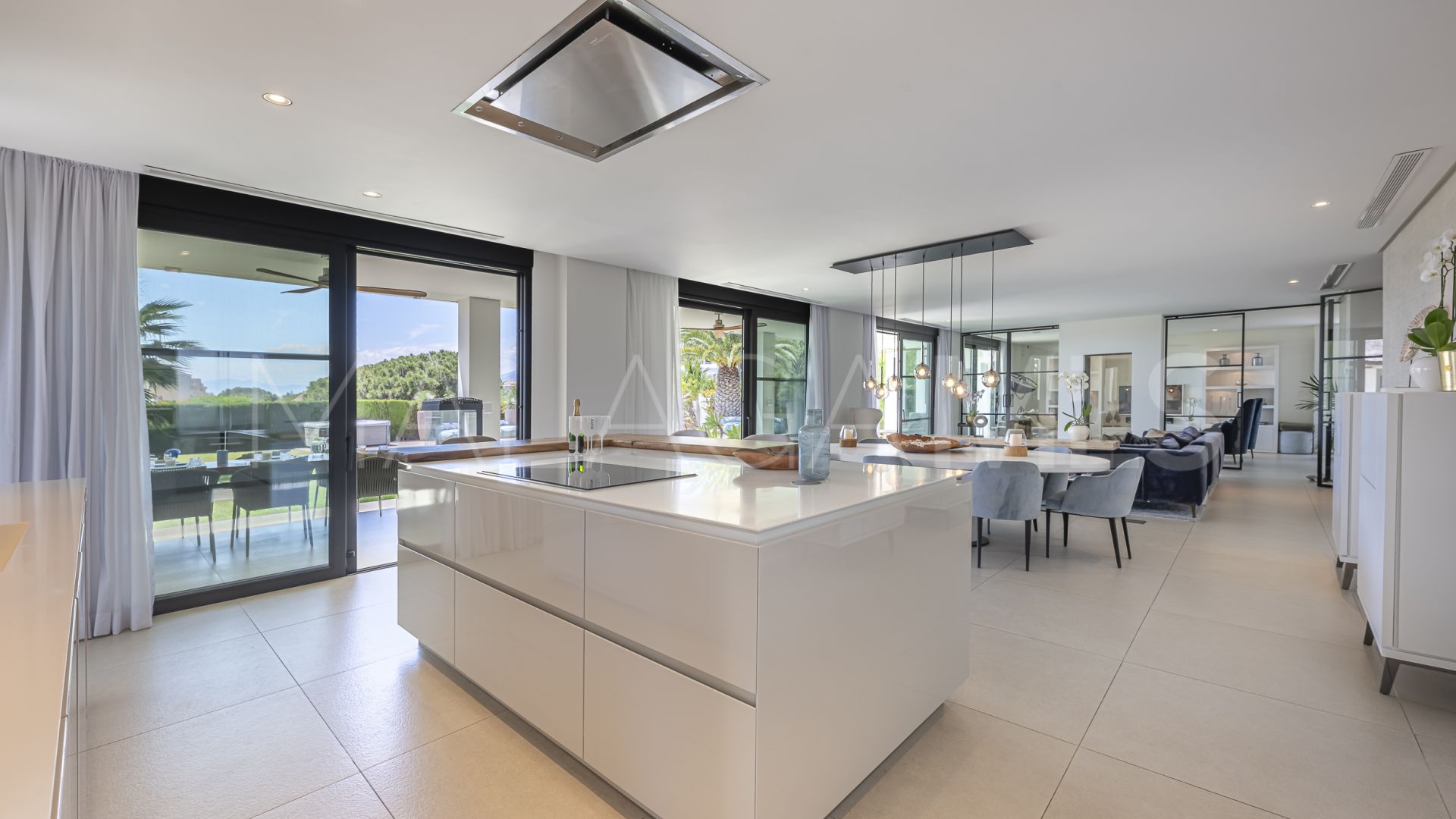 Villa for sale in Elviria
