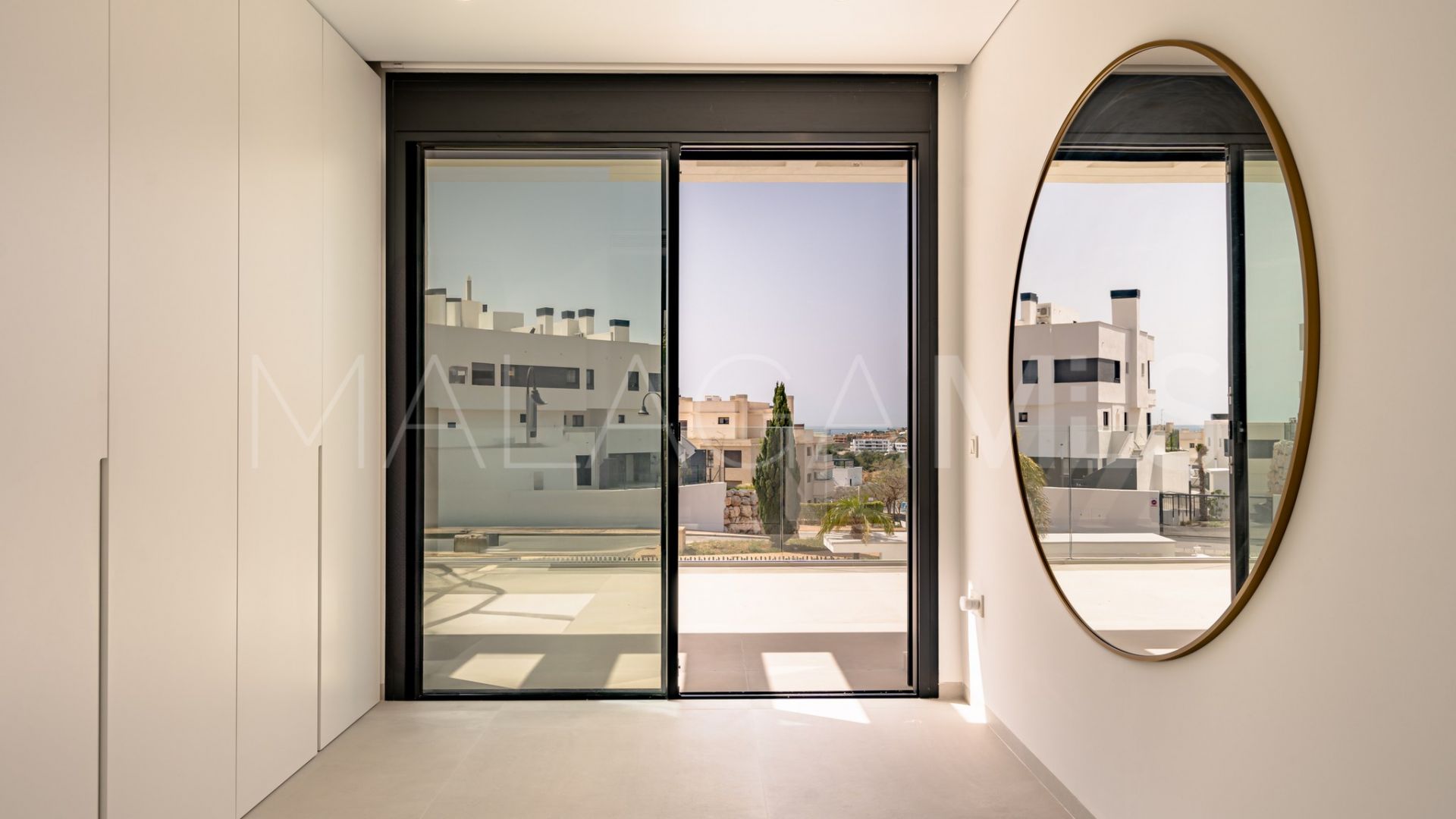 Buy villa with 4 bedrooms in Mijas Costa