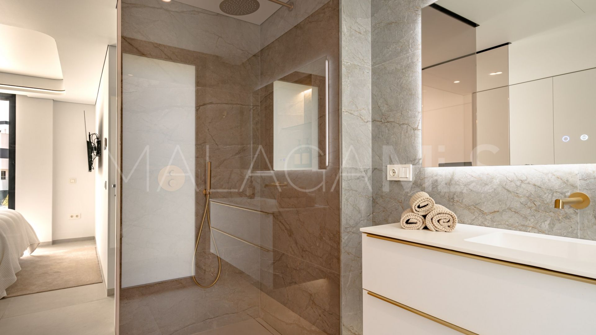 Buy villa with 4 bedrooms in Mijas Costa