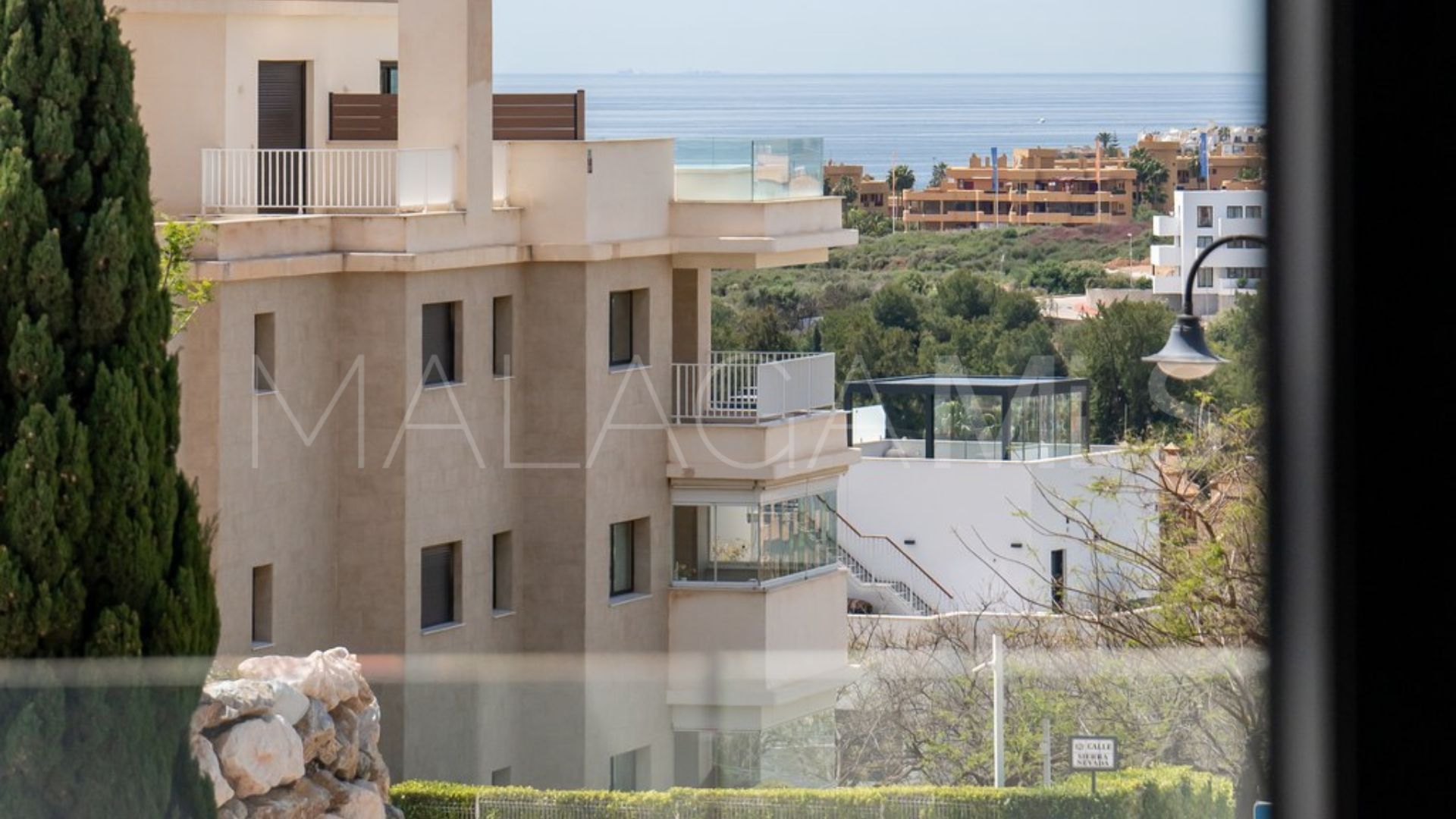 Buy villa with 4 bedrooms in Mijas Costa