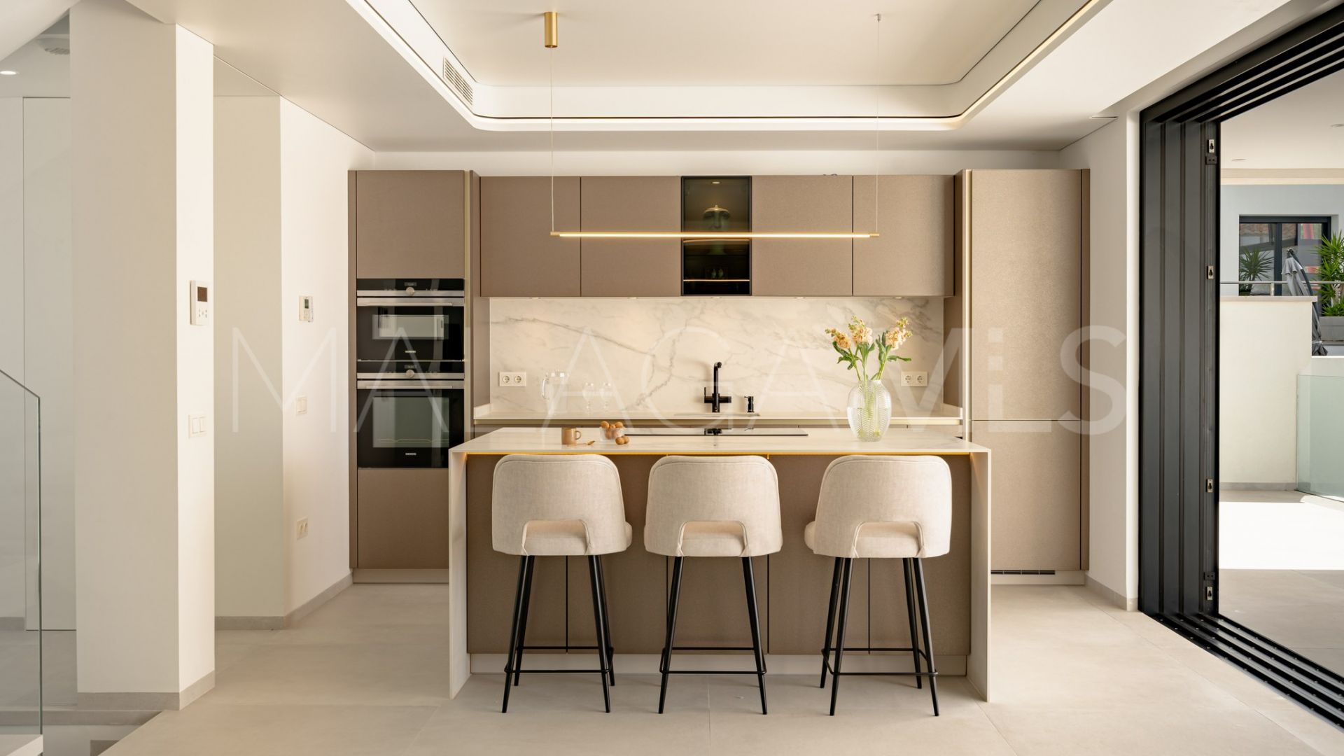 Buy villa with 4 bedrooms in Mijas Costa