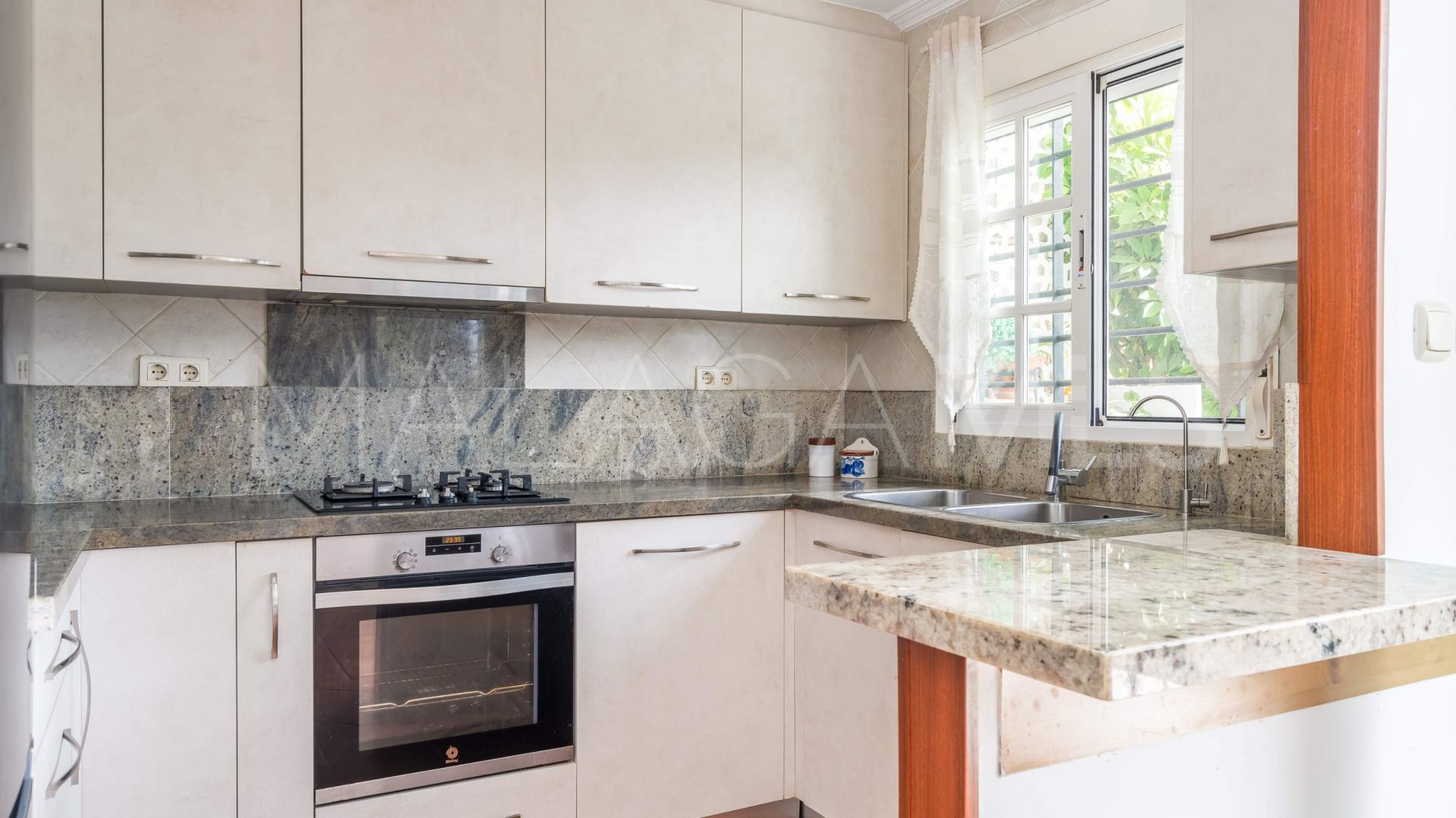 Apartamento planta baja for sale with 3 bedrooms in Nueva Andalucia