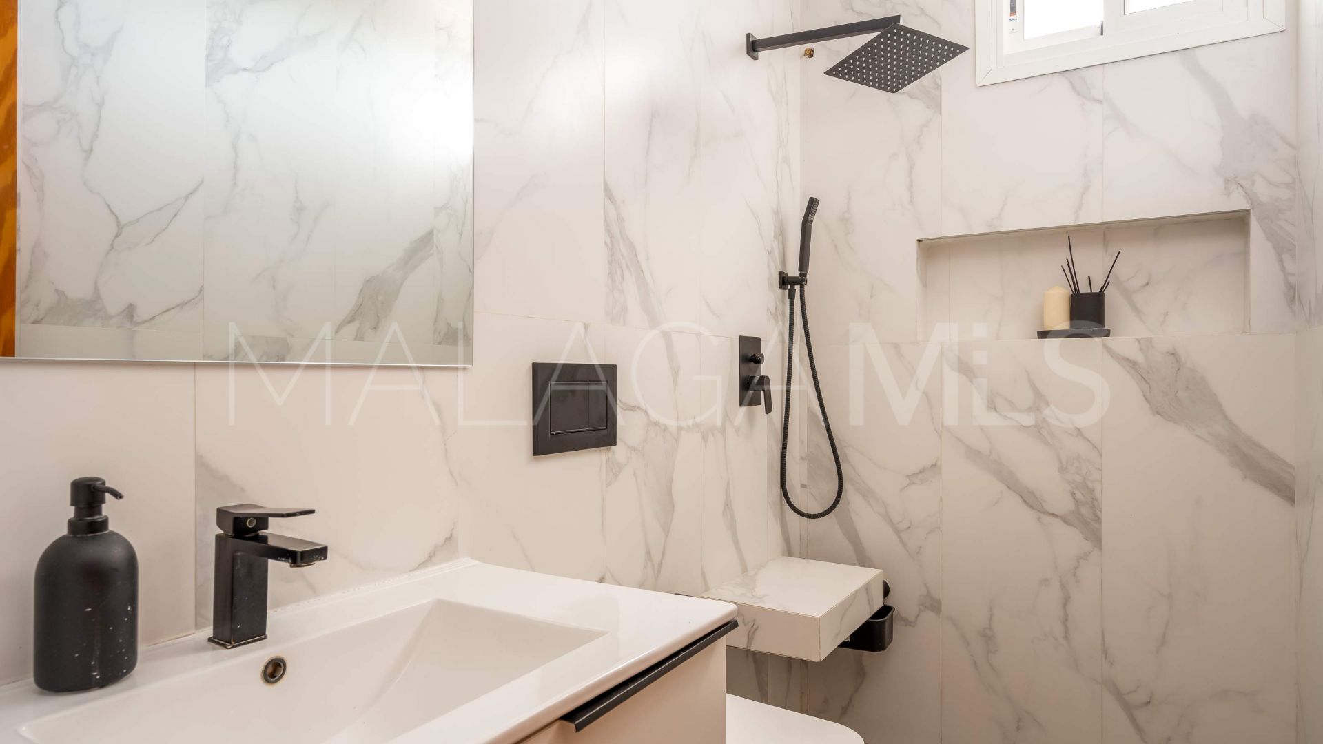 Apartamento planta baja for sale with 3 bedrooms in Nueva Andalucia