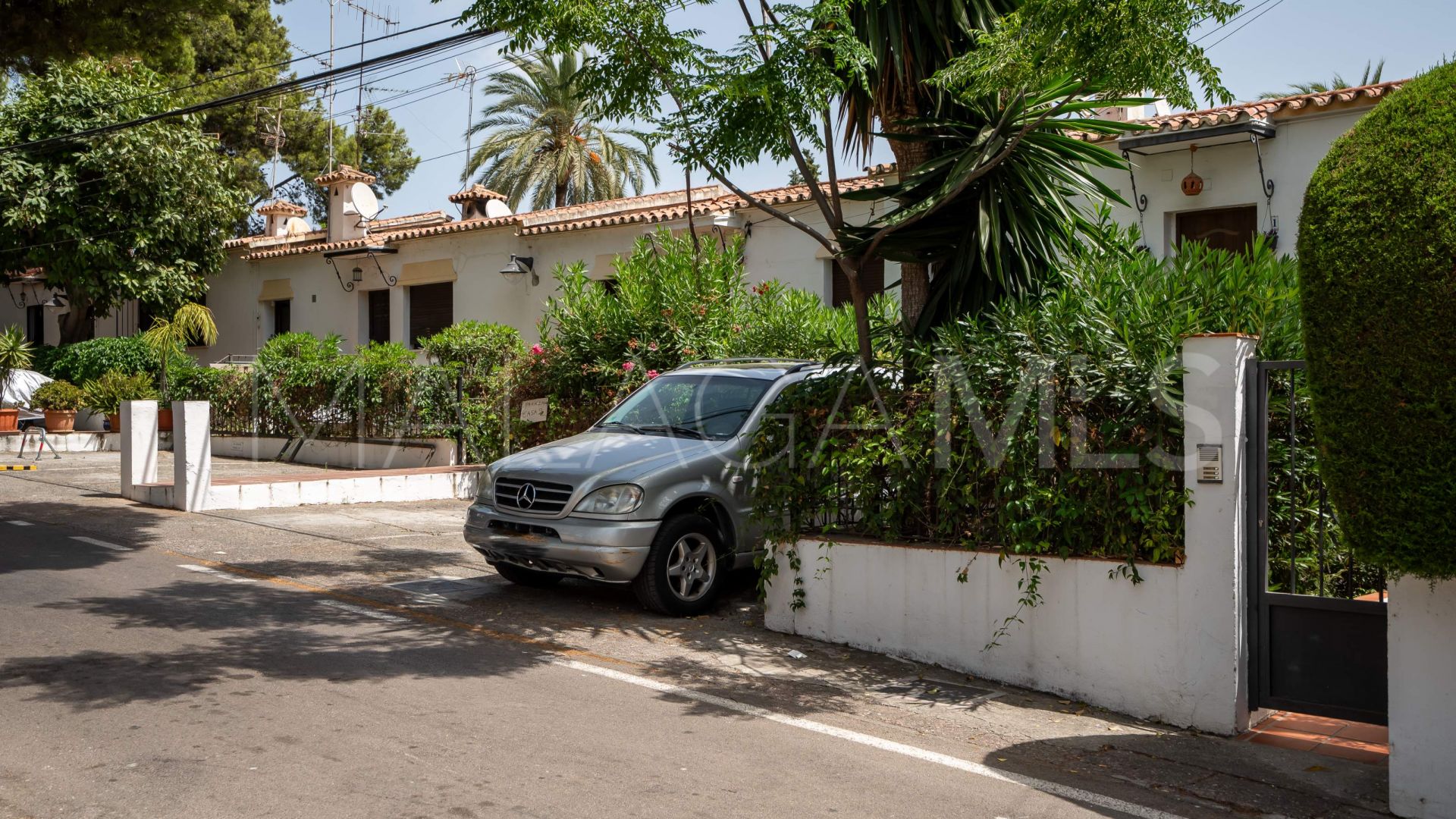 Apartamento planta baja for sale with 3 bedrooms in Nueva Andalucia