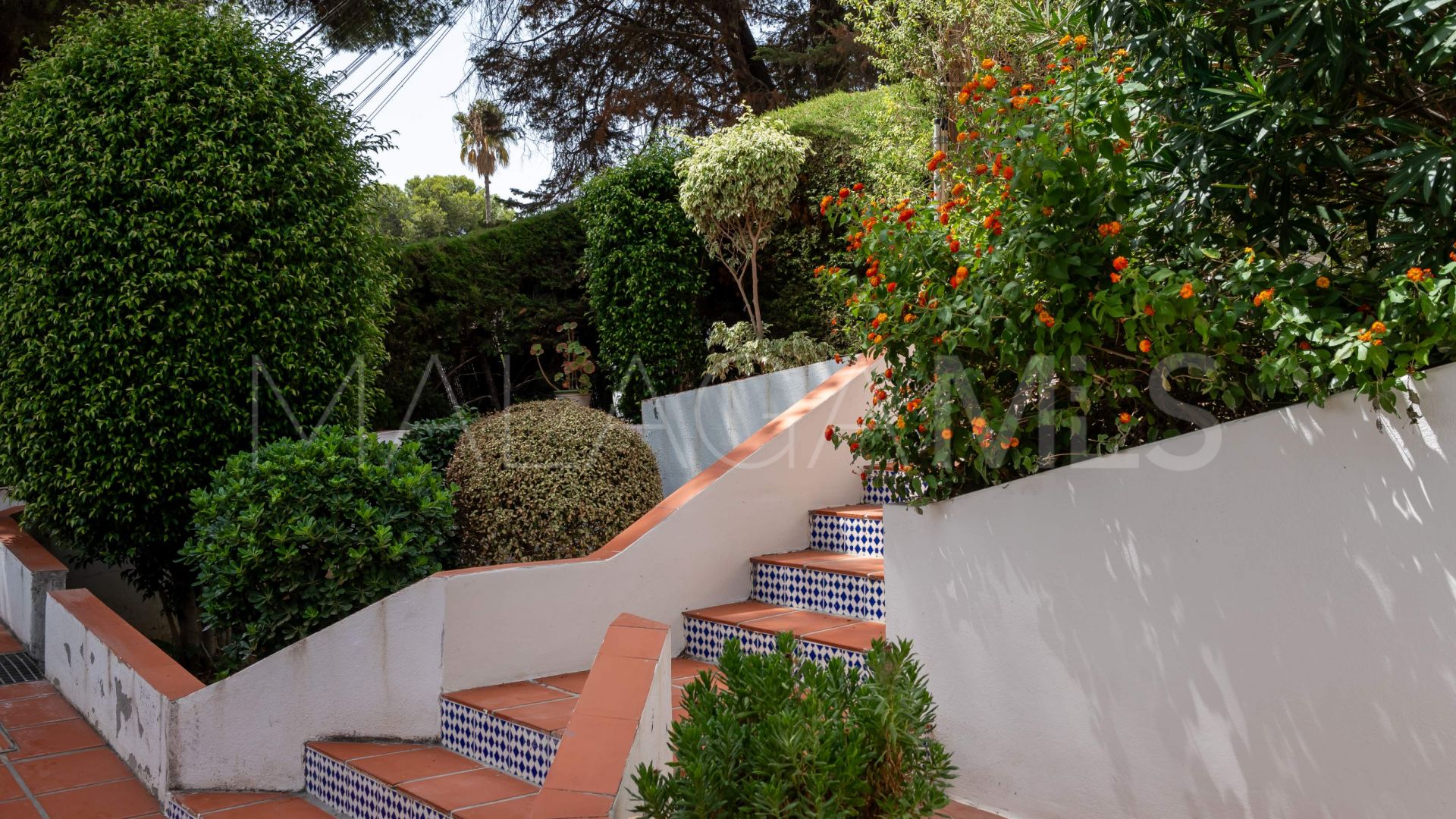 Apartamento planta baja for sale with 3 bedrooms in Nueva Andalucia