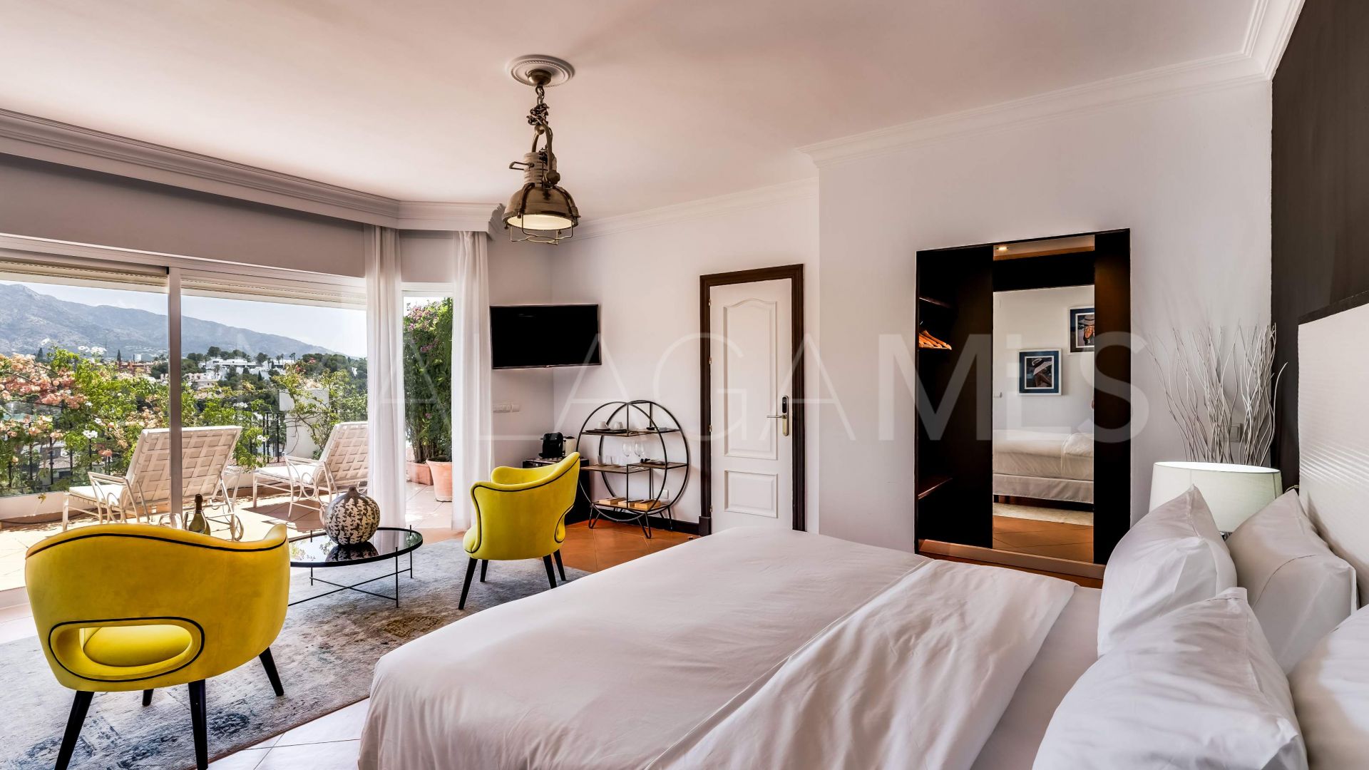 Duplex penthouse for sale in Nueva Andalucia
