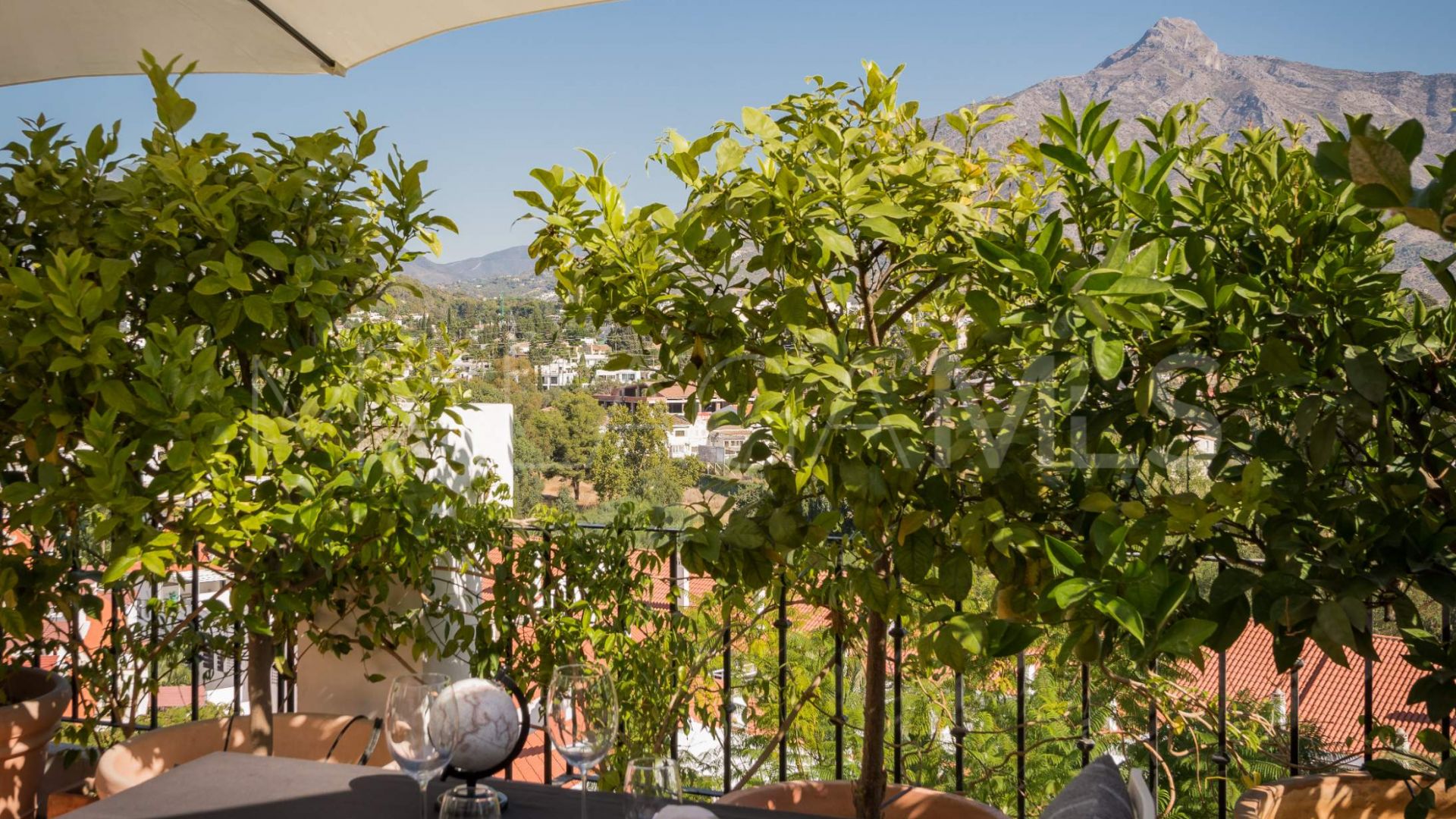 Duplex penthouse for sale in Nueva Andalucia