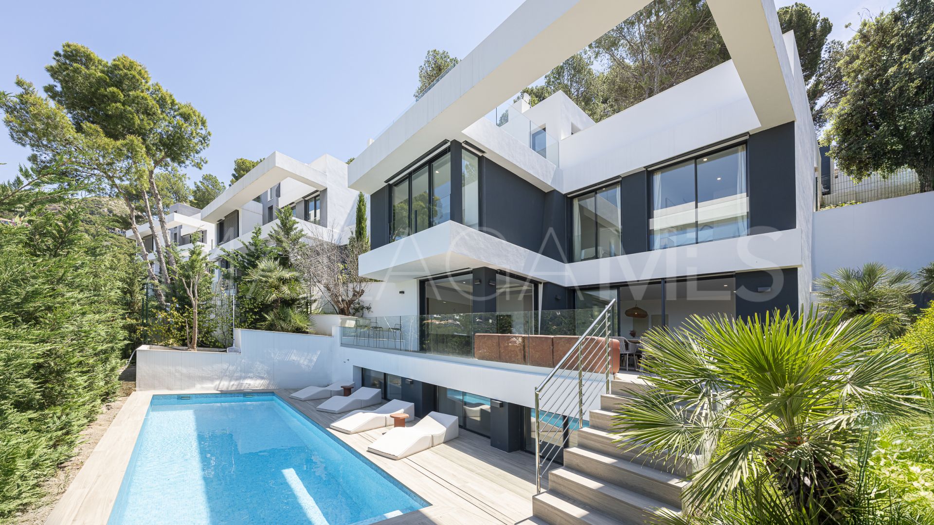 Villa for sale in Pinares de San Antón