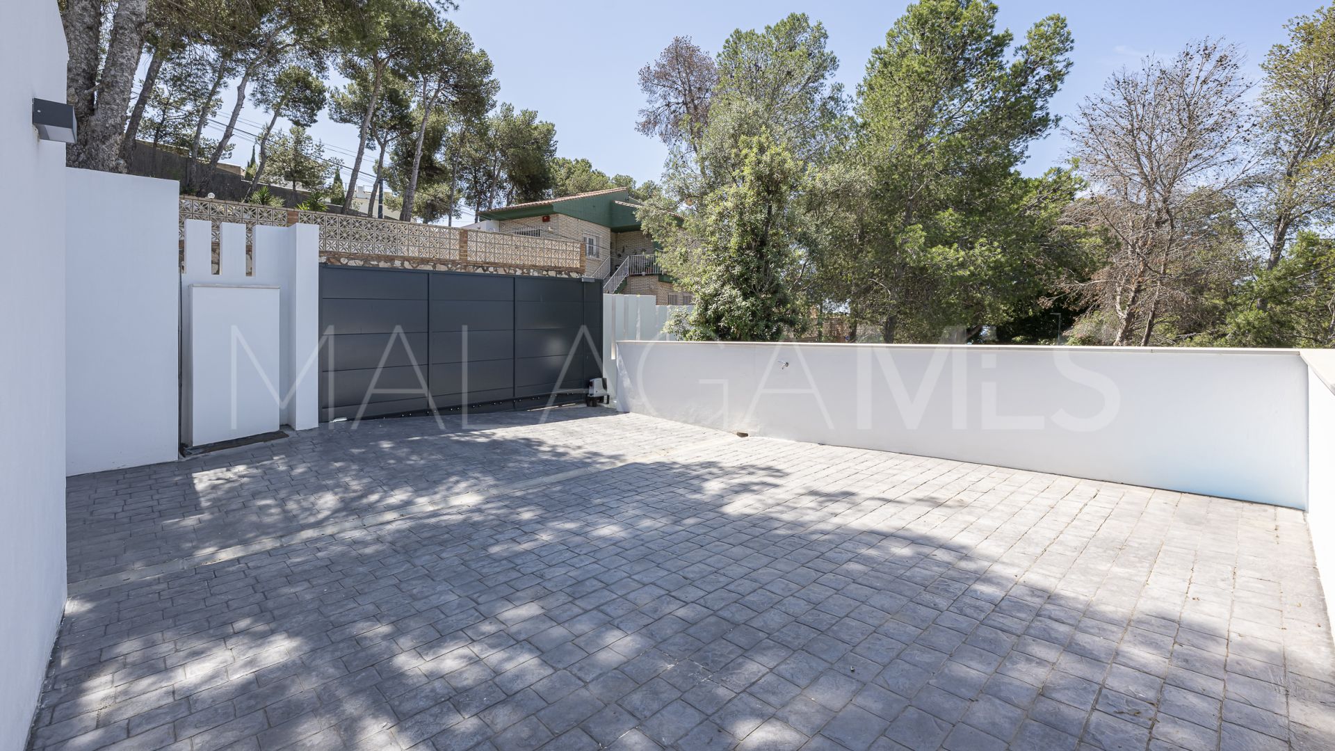 Villa for sale in Pinares de San Antón