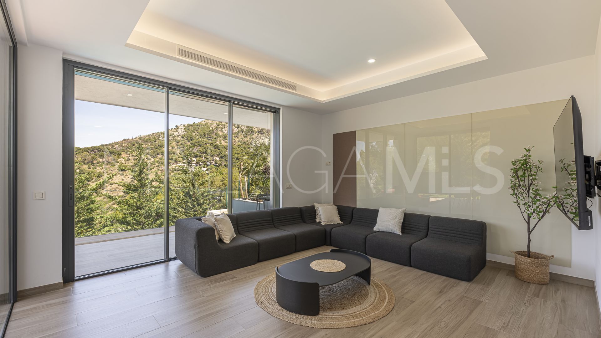 Villa for sale in Pinares de San Antón