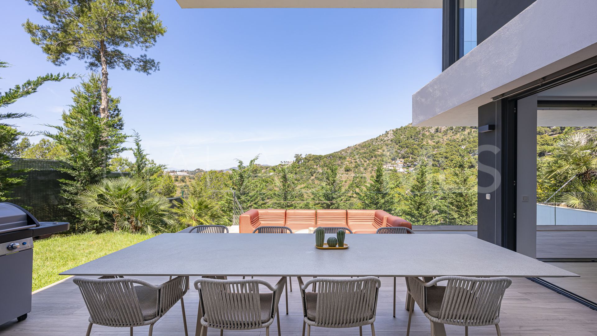 Villa for sale in Pinares de San Antón