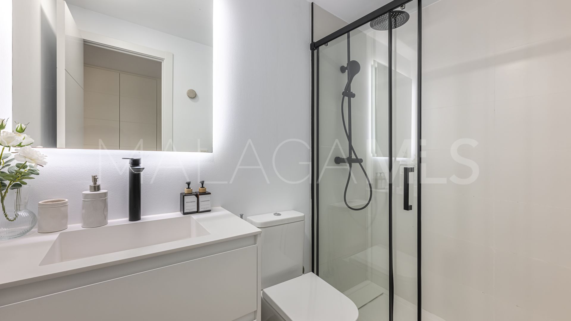 Villa for sale in Pinares de San Antón