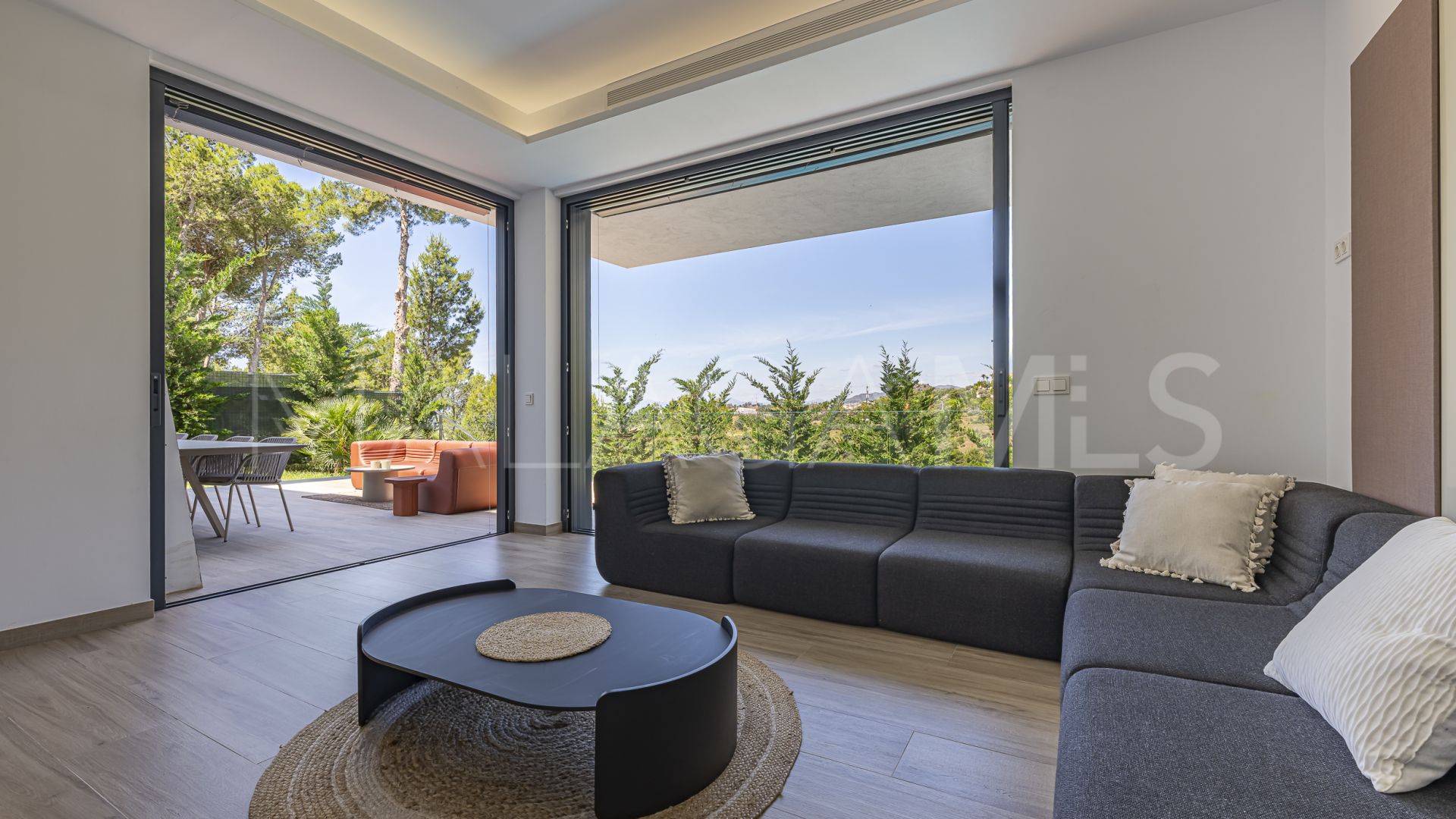 Villa for sale in Pinares de San Antón