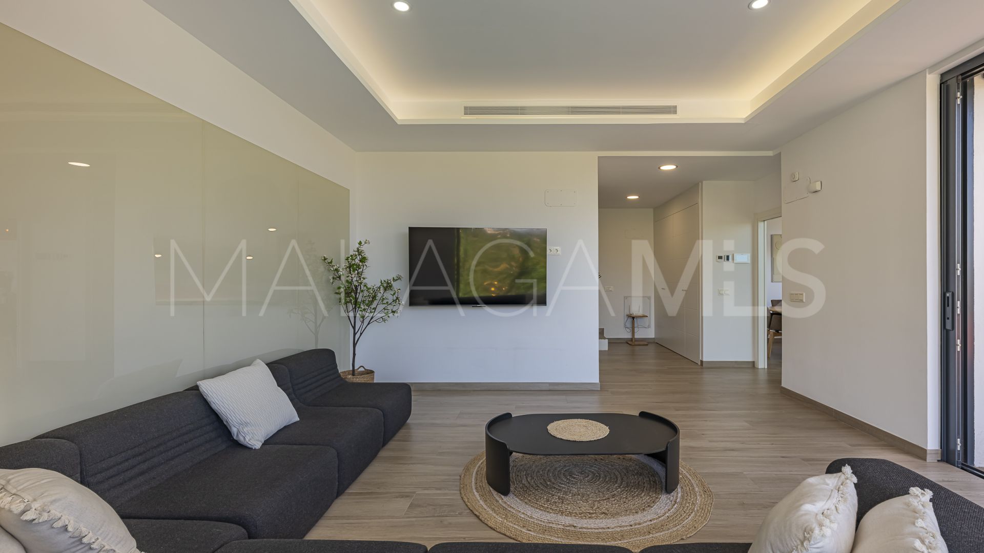 Villa for sale in Pinares de San Antón