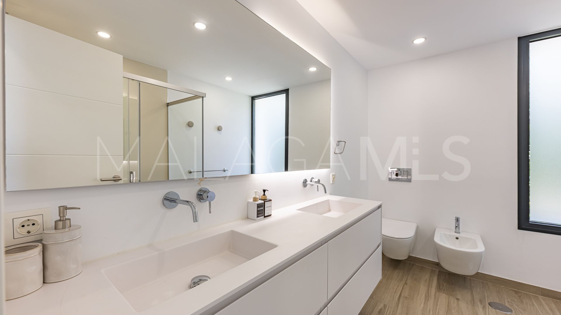 Villa for sale in Pinares de San Antón