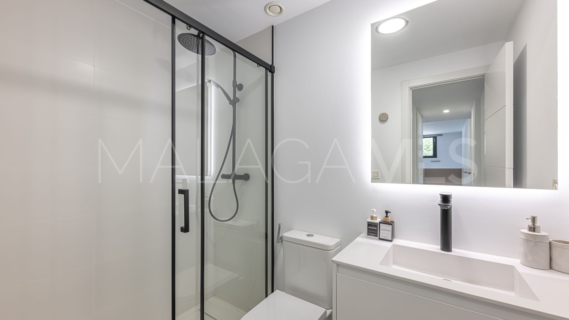 Villa for sale in Pinares de San Antón