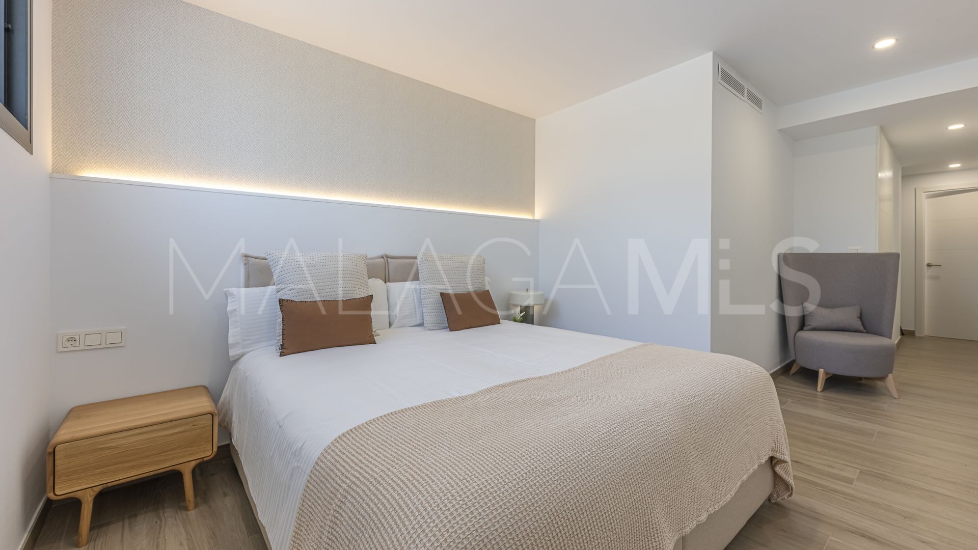 Villa for sale in Pinares de San Antón