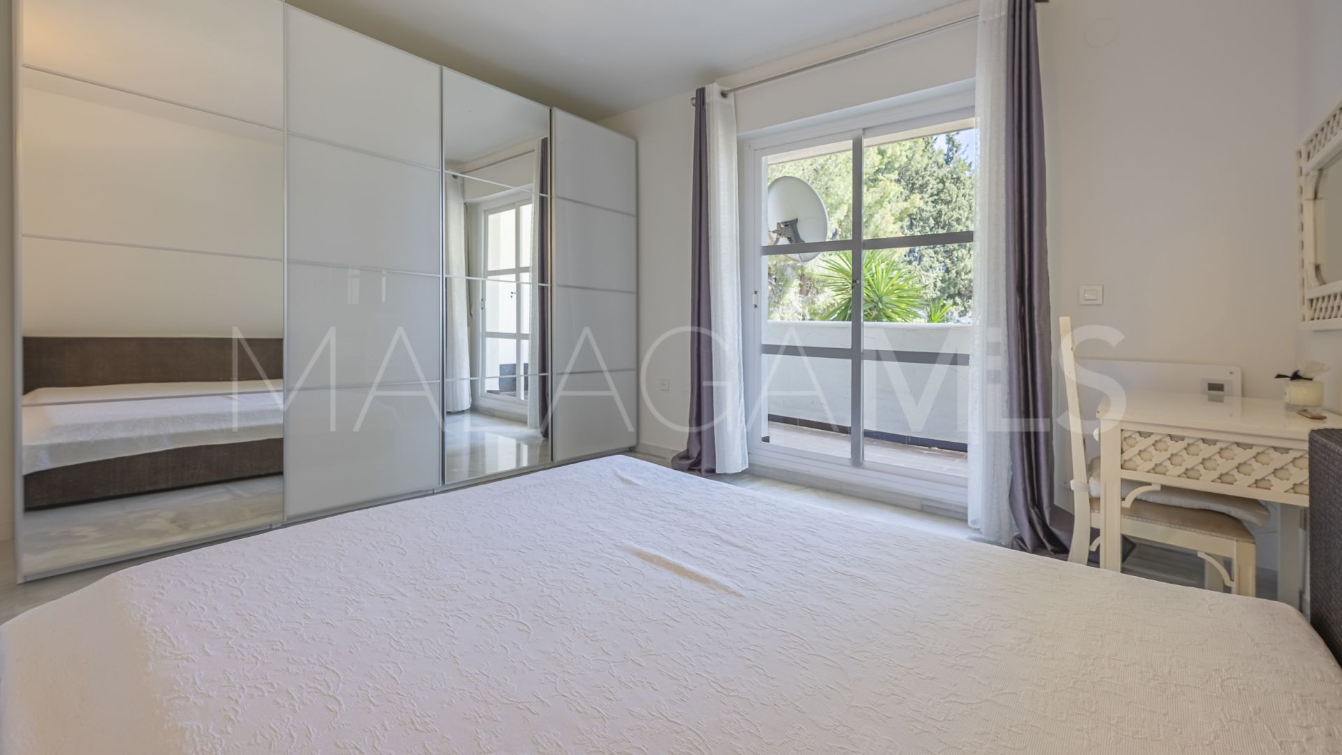 For sale Nueva Andalucia 2 bedrooms apartment