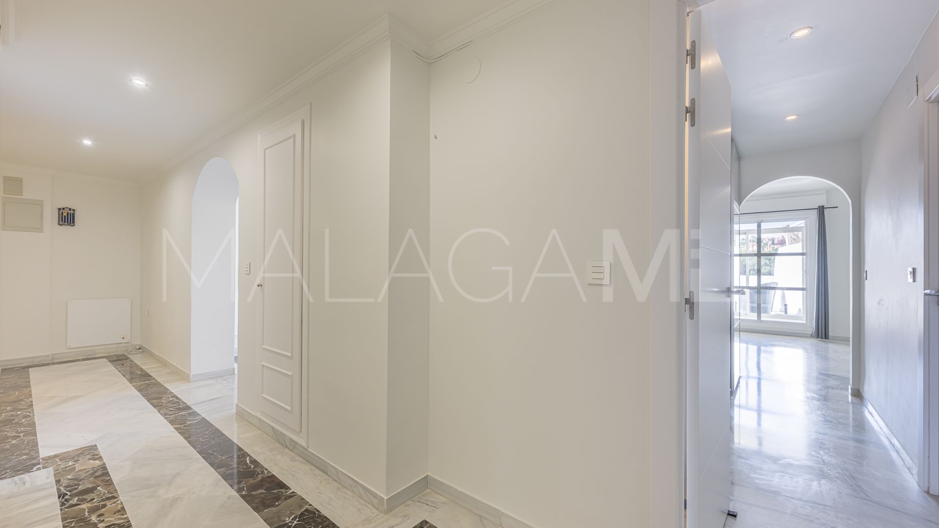 For sale Nueva Andalucia 2 bedrooms apartment