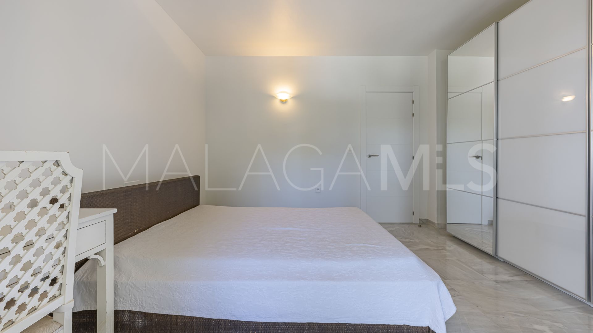 For sale Nueva Andalucia 2 bedrooms apartment