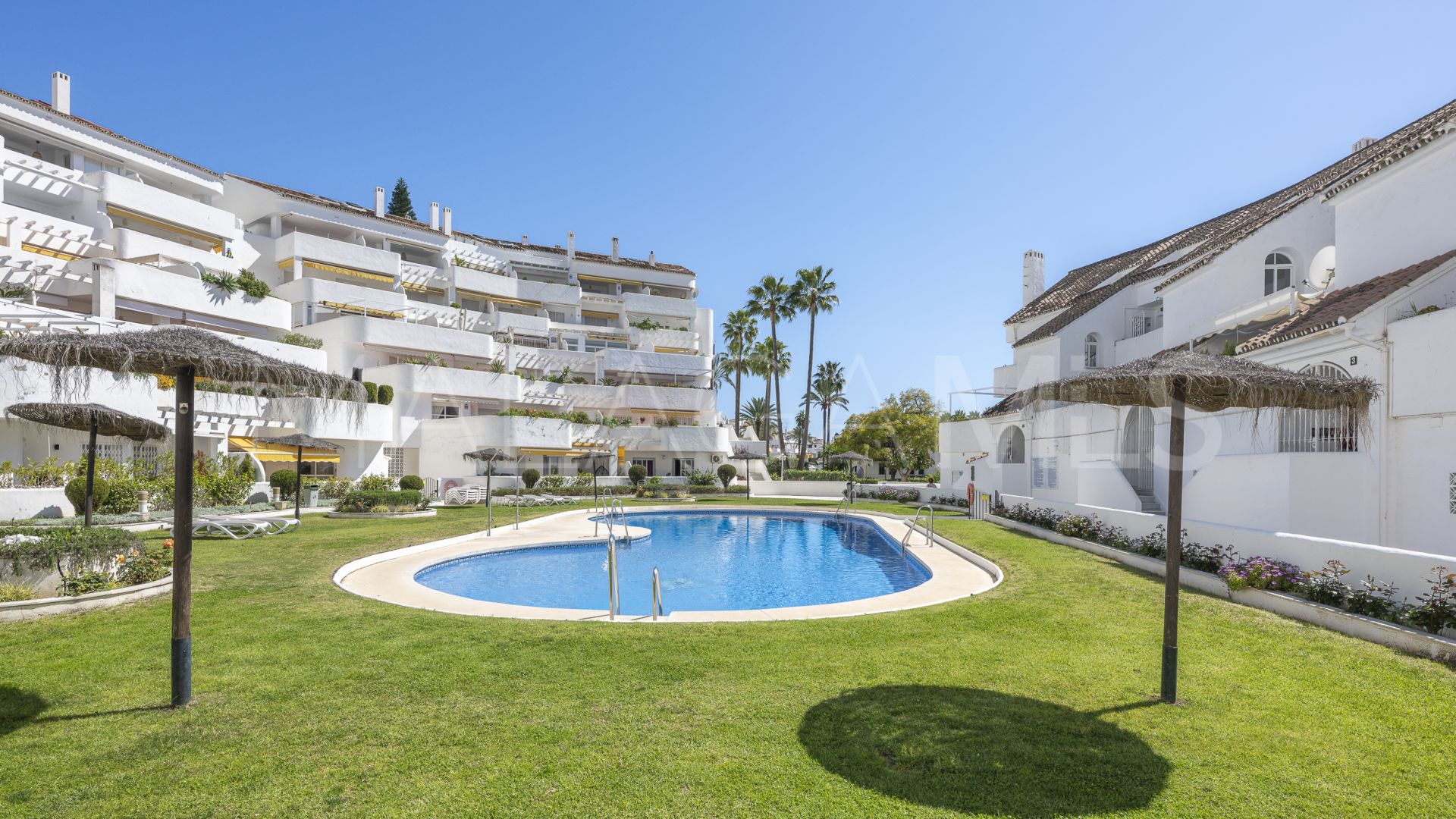 For sale Nueva Andalucia 2 bedrooms apartment