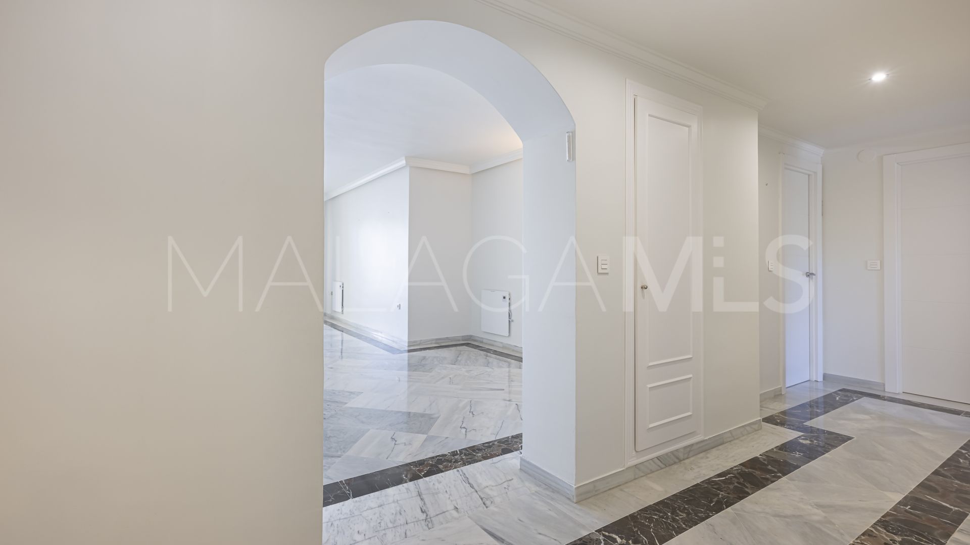 For sale Nueva Andalucia 2 bedrooms apartment