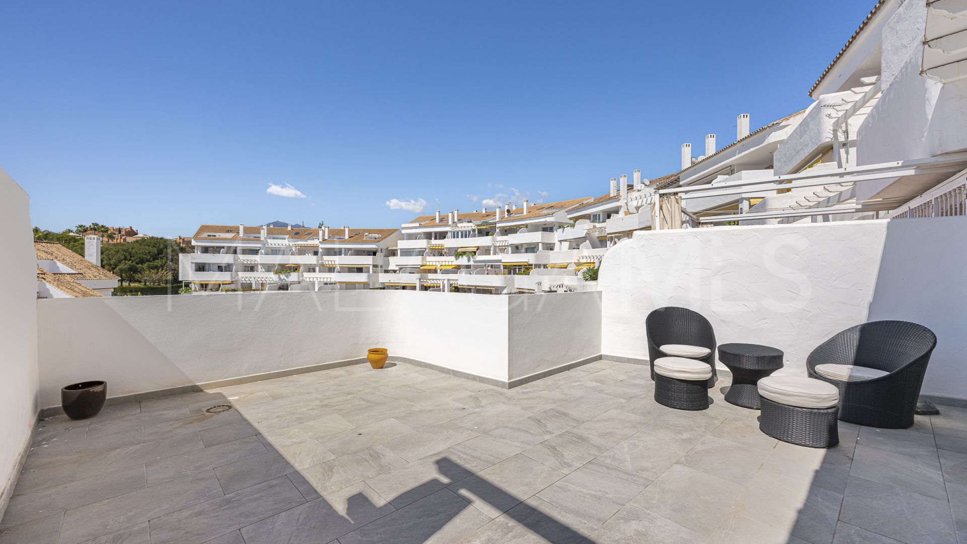 For sale Nueva Andalucia 2 bedrooms apartment