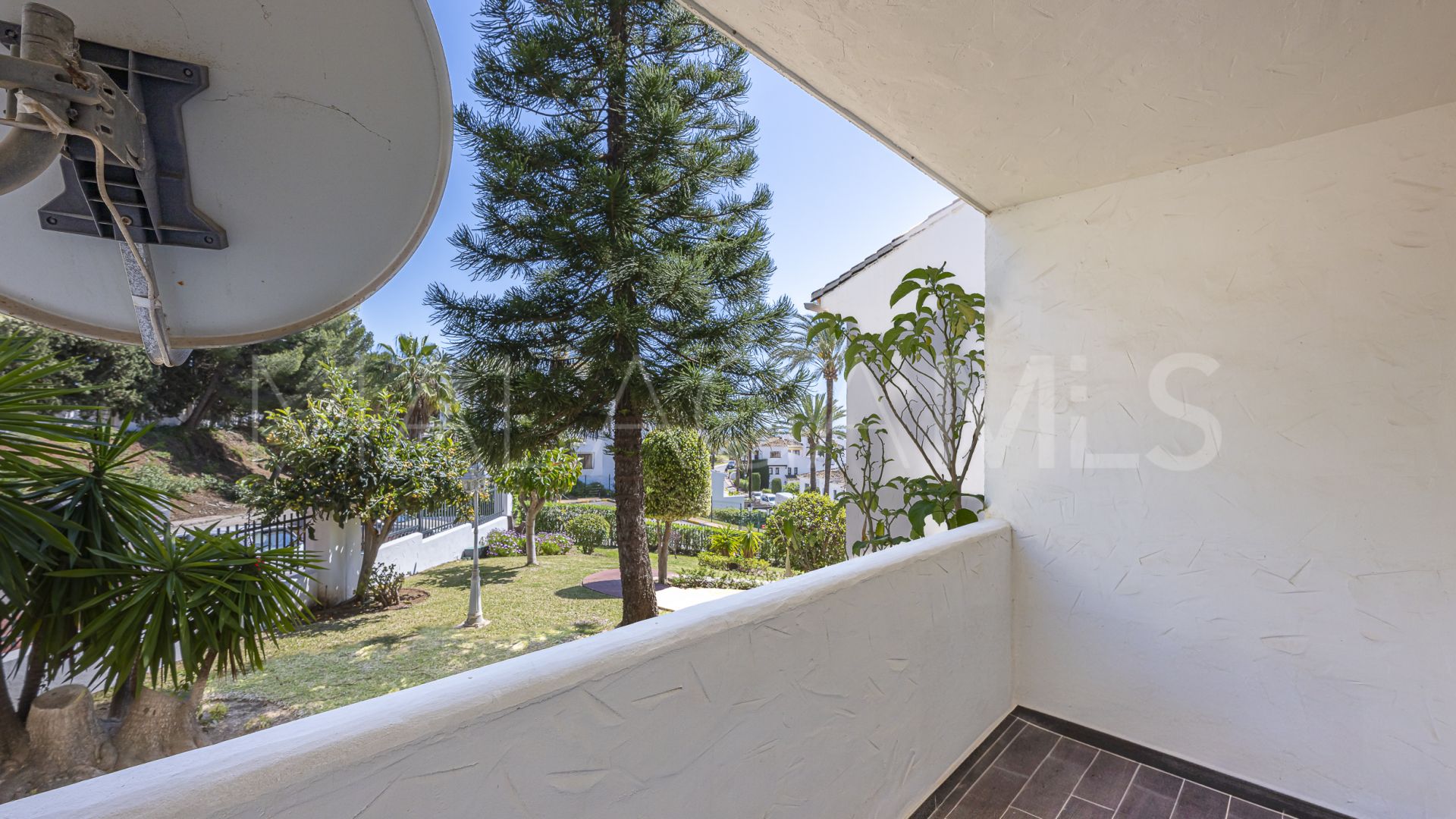 For sale Nueva Andalucia 2 bedrooms apartment