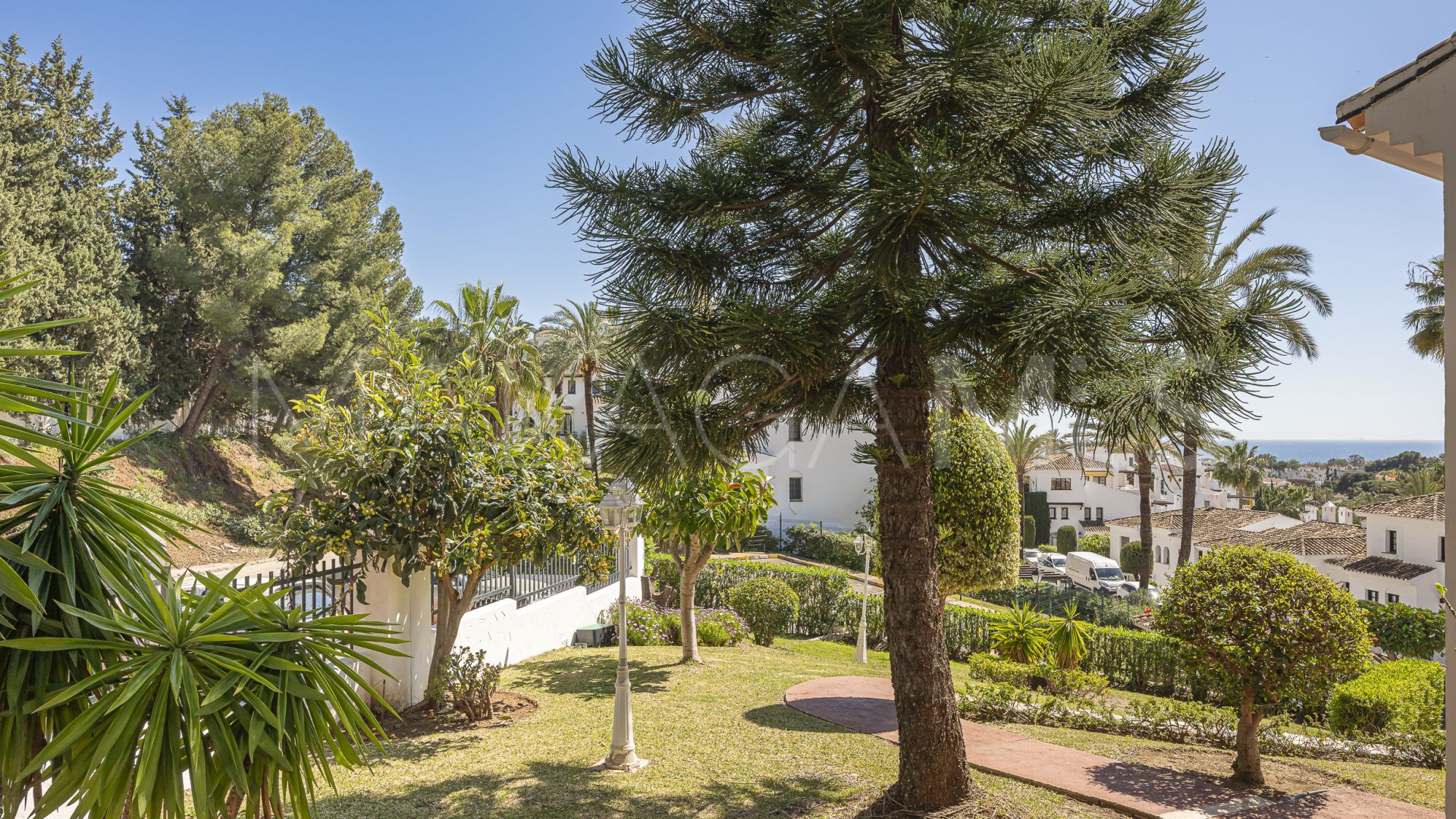 For sale Nueva Andalucia 2 bedrooms apartment