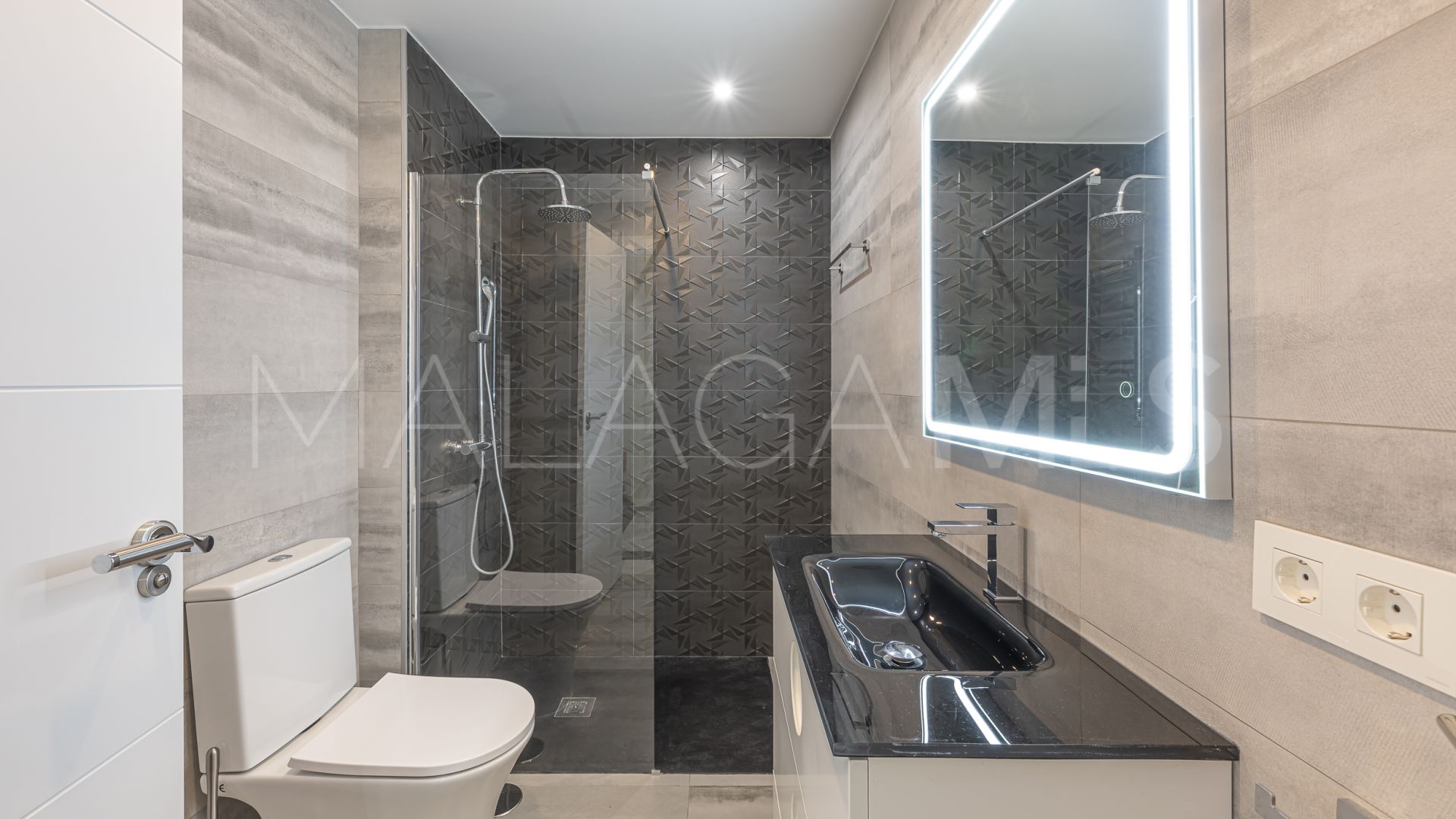 For sale Nueva Andalucia 2 bedrooms apartment